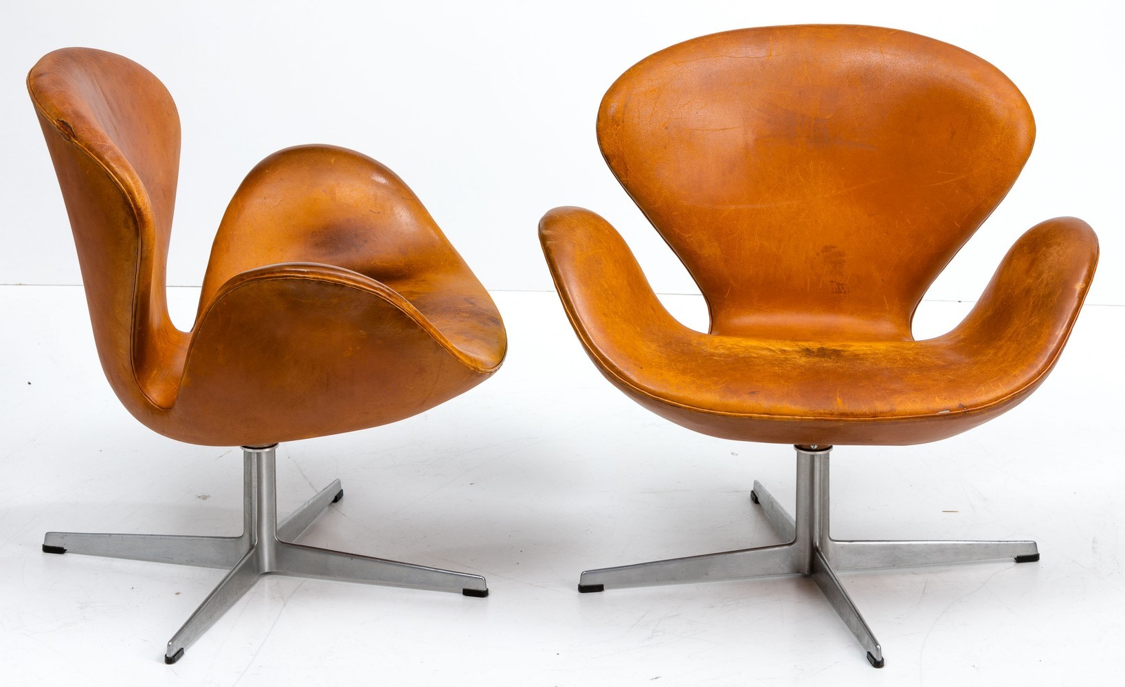 Ein Paar Swan Chairs Arne Jacobsen für Fritz Hansen, um 1960 - Image 2 of 4