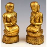 Ein Paar knieende Buddhaschüler Burma