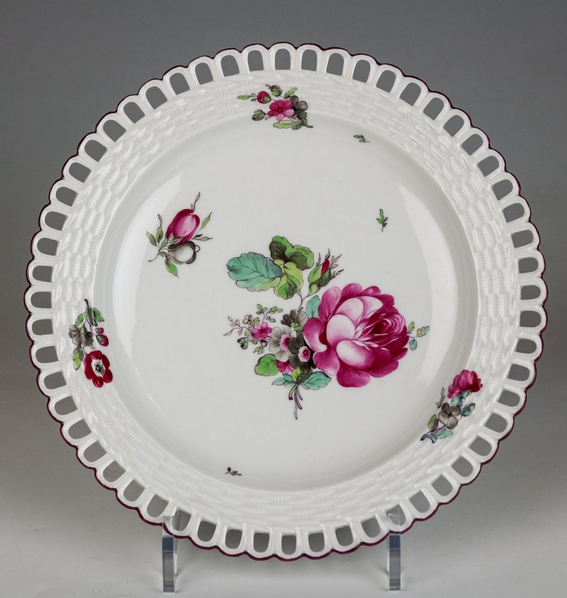 Dessertteller mit Rosenmalerei nach einem Wedgwood-Modell KPM Berlin, um 1800