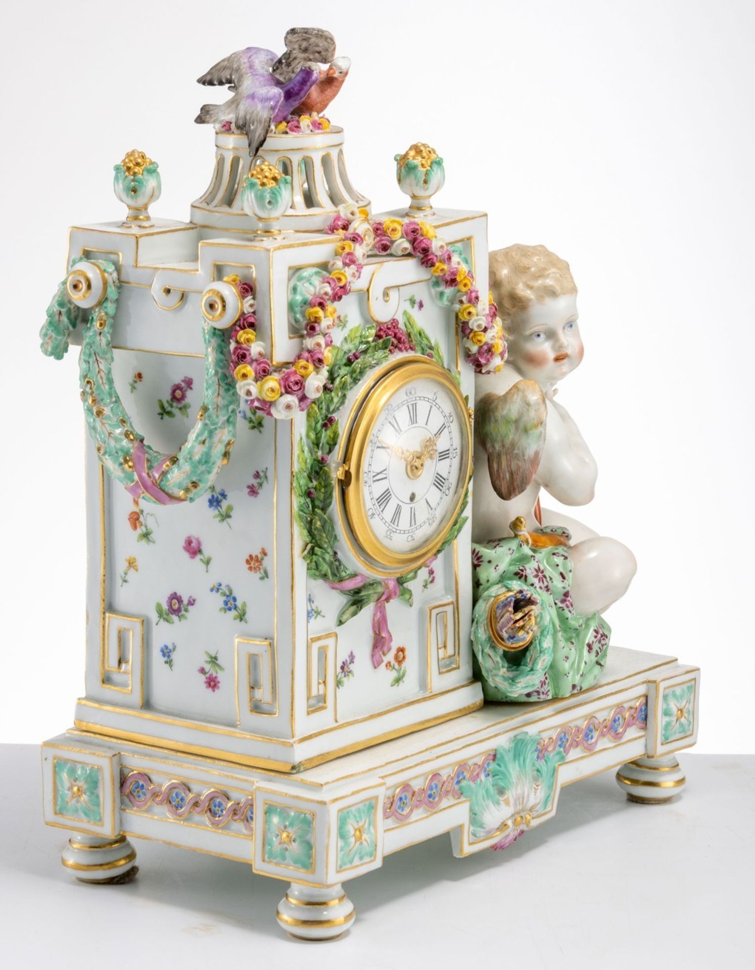 Seltene klassizistische Uhr "mit Putto und Täubchen" Meissen, um 1775 - Bild 3 aus 6