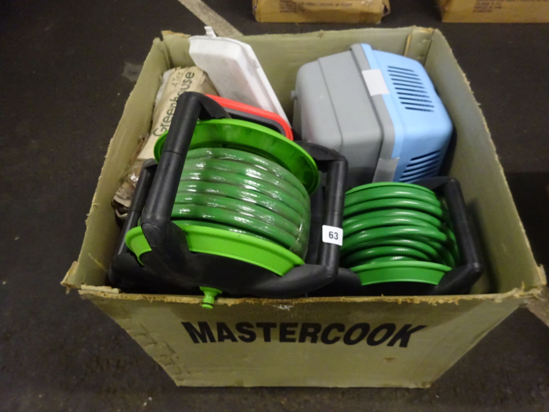 BOX OF HOSE PIPES & REELS, PET CARRIER, GREENHOUSE & ODDS