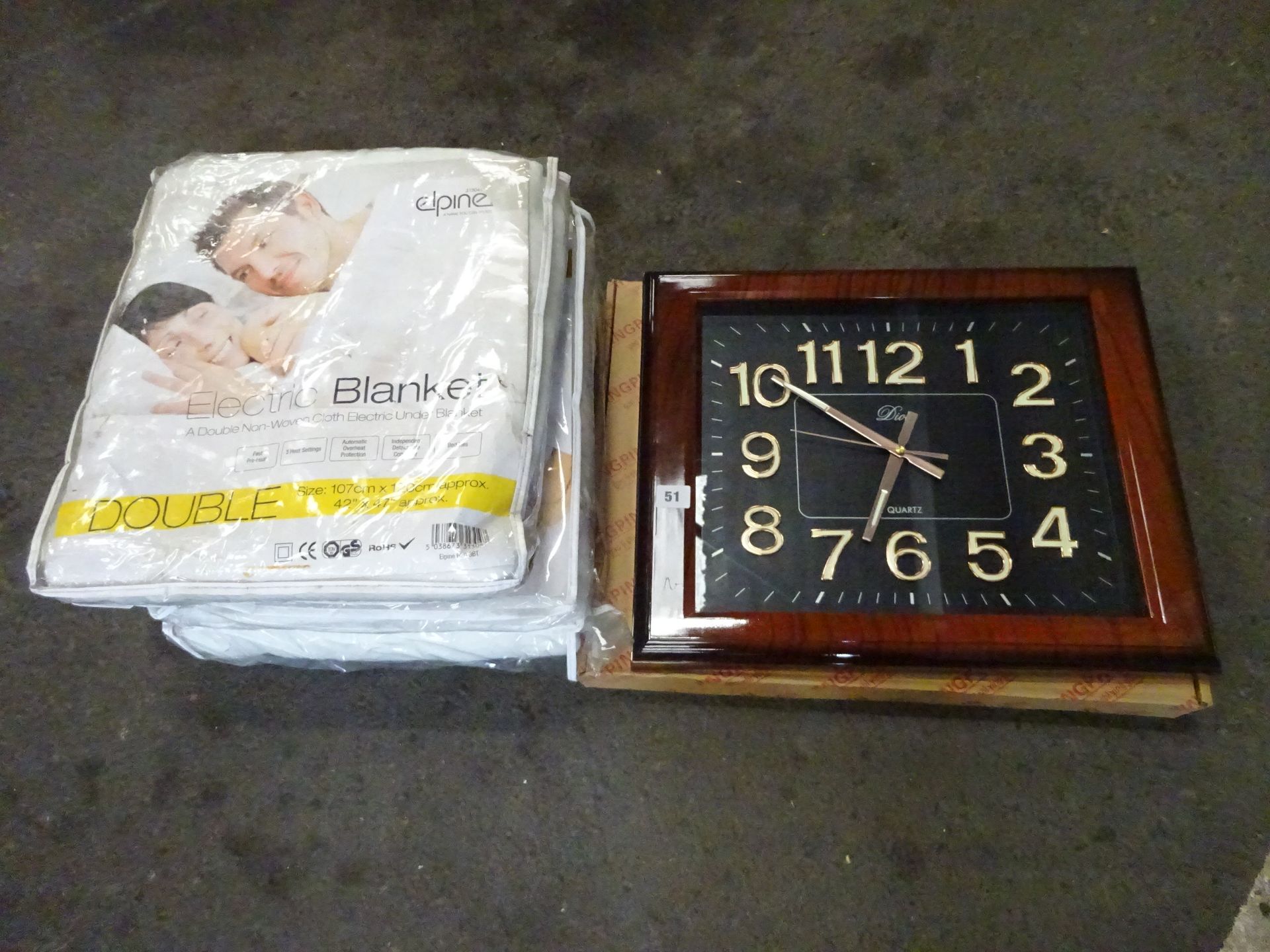 CLOCK & 3 ELECTRIC BLANKETS