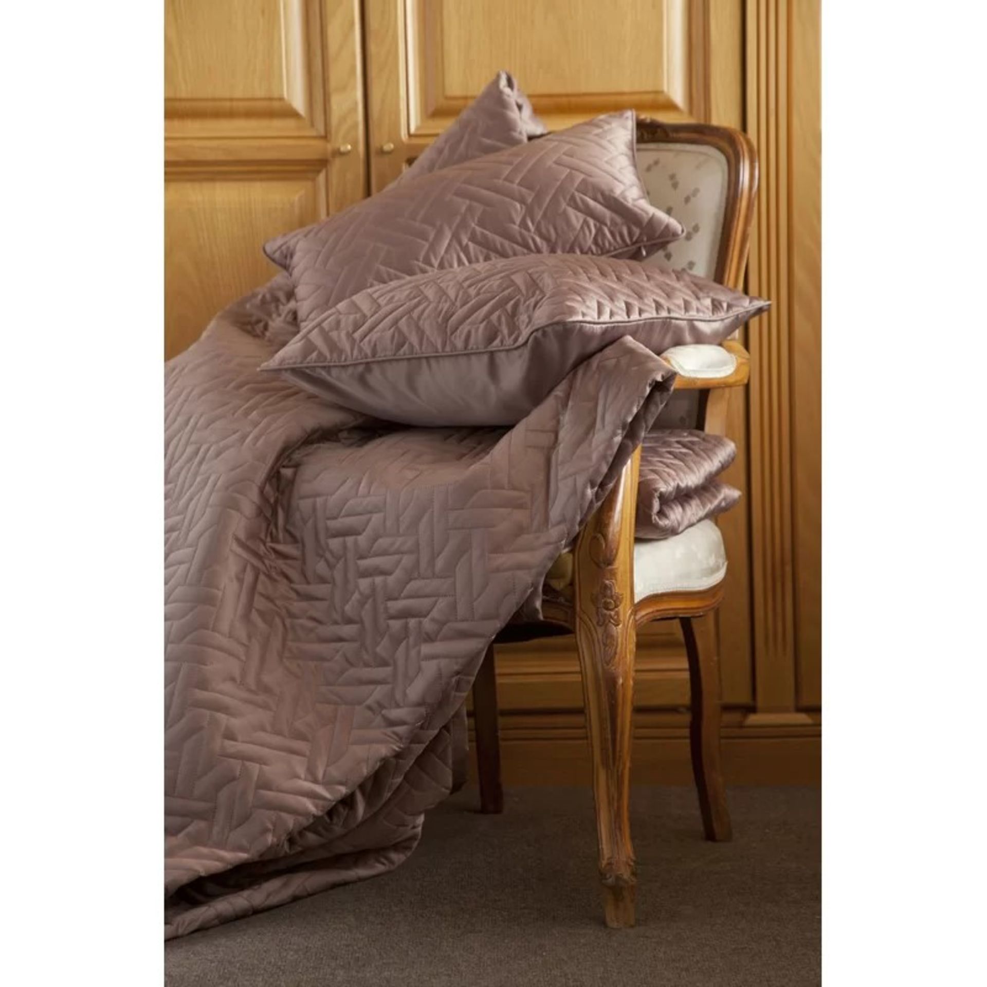 RRP £100 - Chris Bedspread