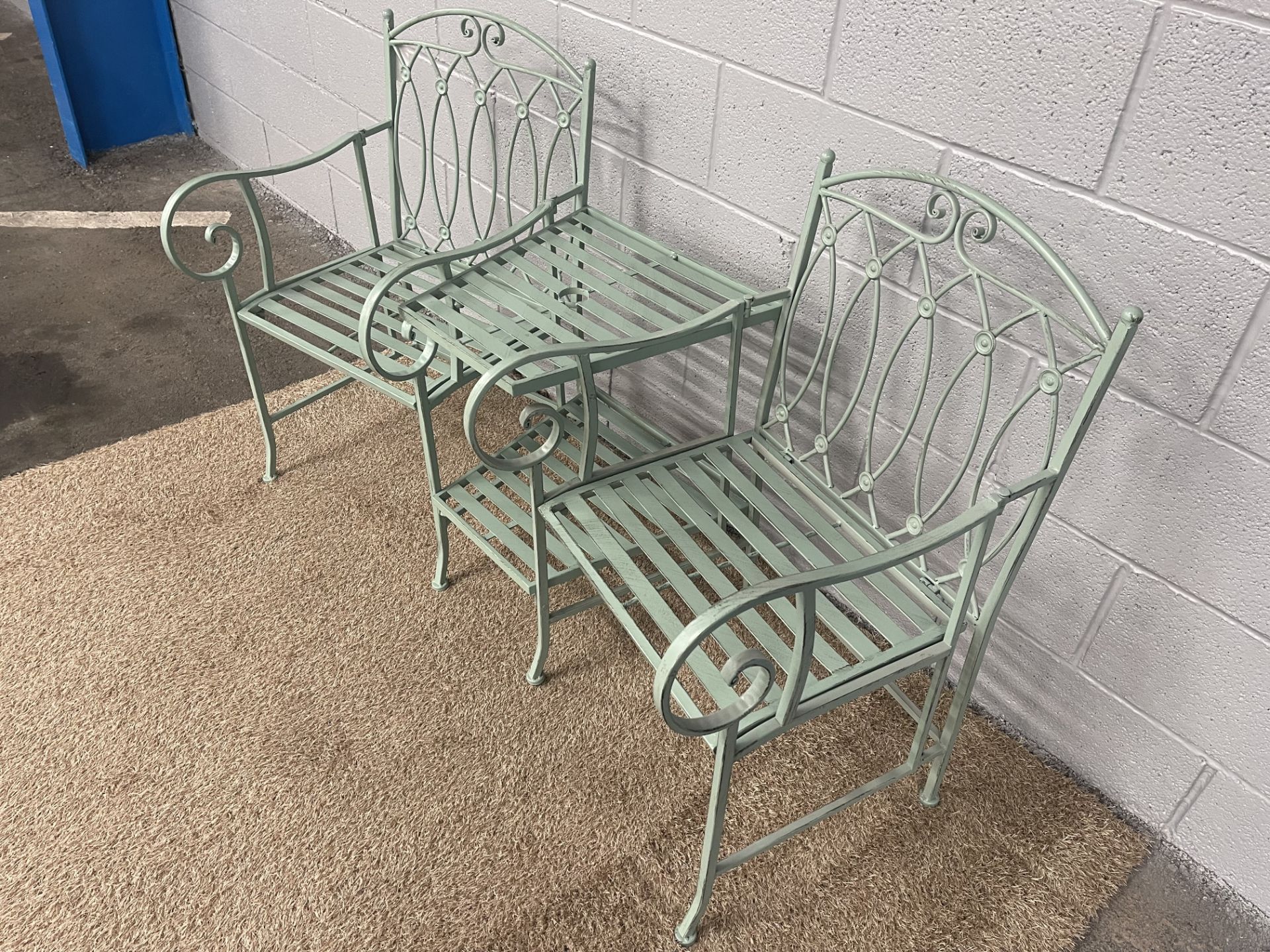 153CM BLUE METAL LOVERS BENCH - Image 2 of 2