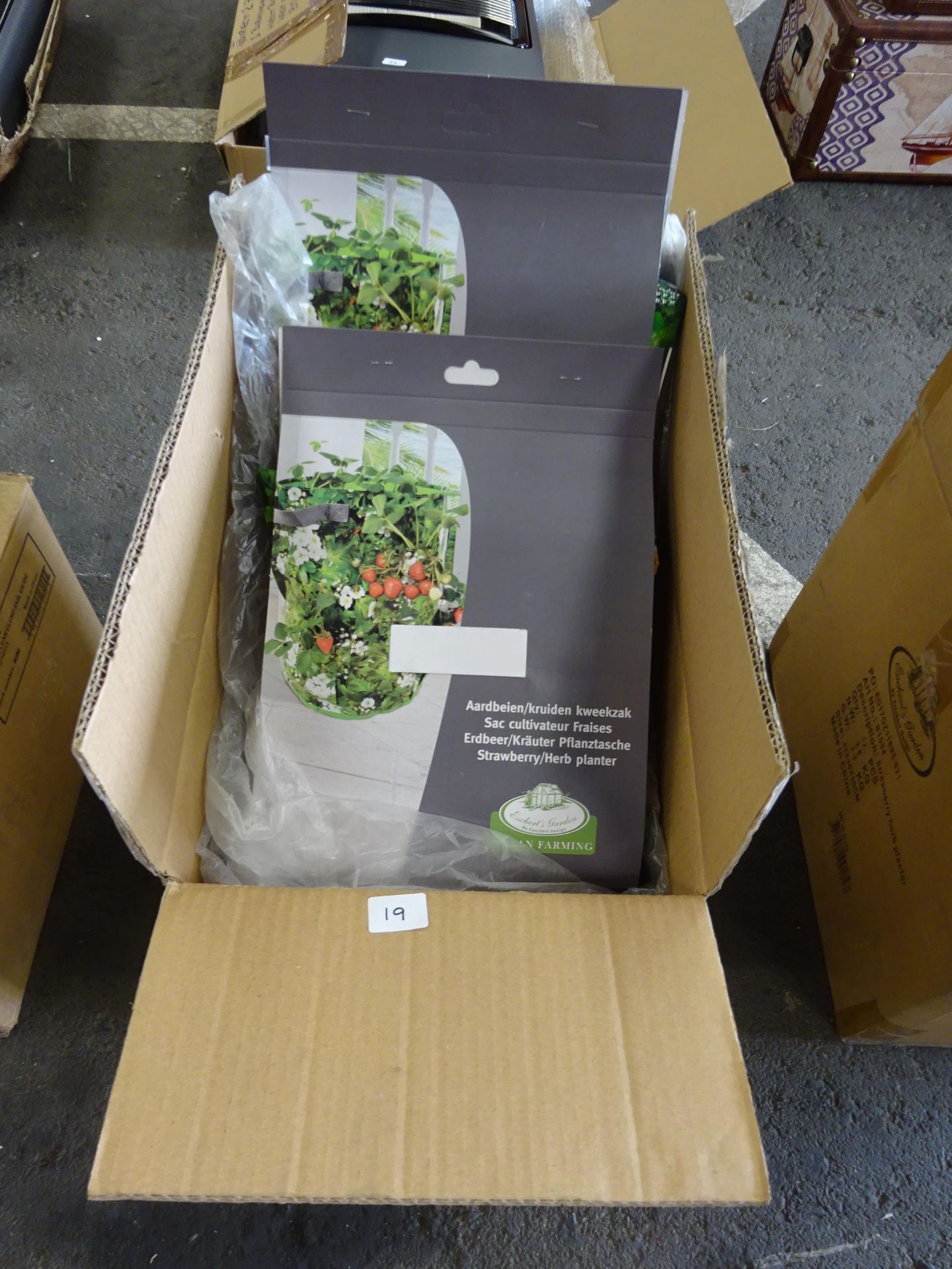 BOX OF 12 NEW STRAWBERRY HERB PLANTERS
