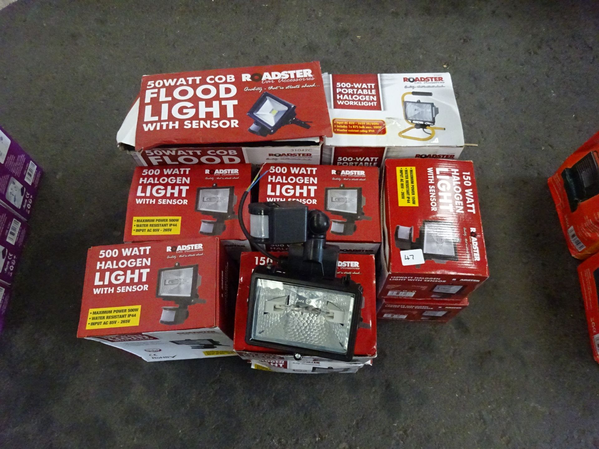 9 HALOGEN FLOOD LIGHTS