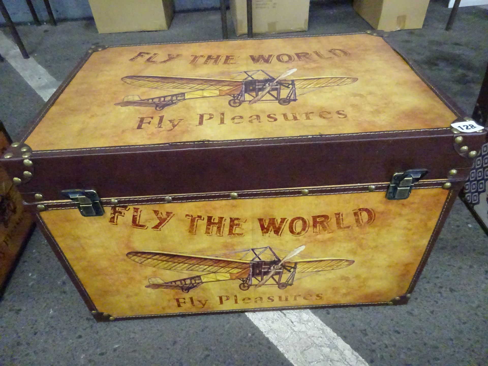 LG FLY THE WORLD BOX