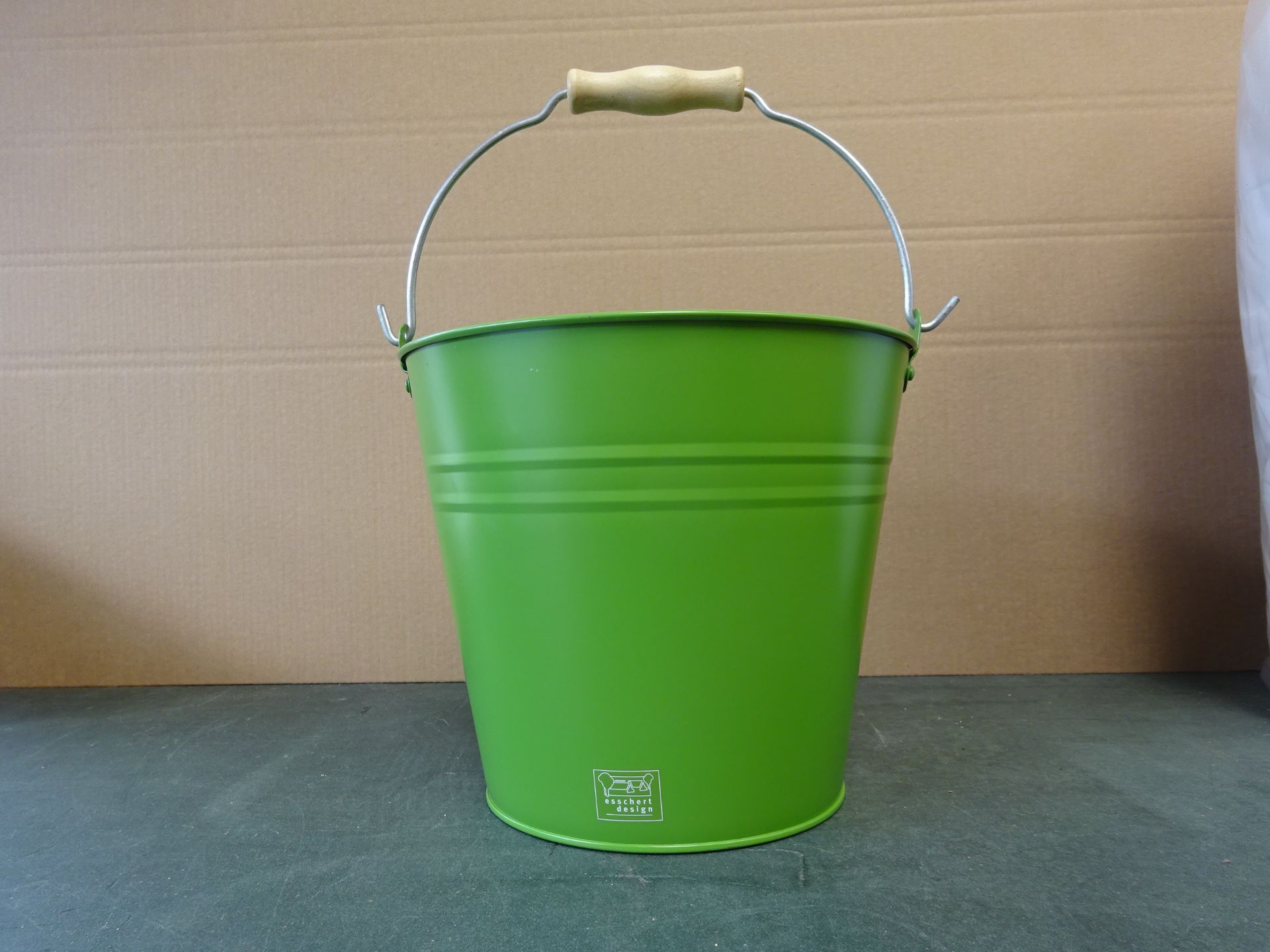 RRP £12.99 - Esschert Design Metal bucket with wooden handle - bucket height 20cm - Green