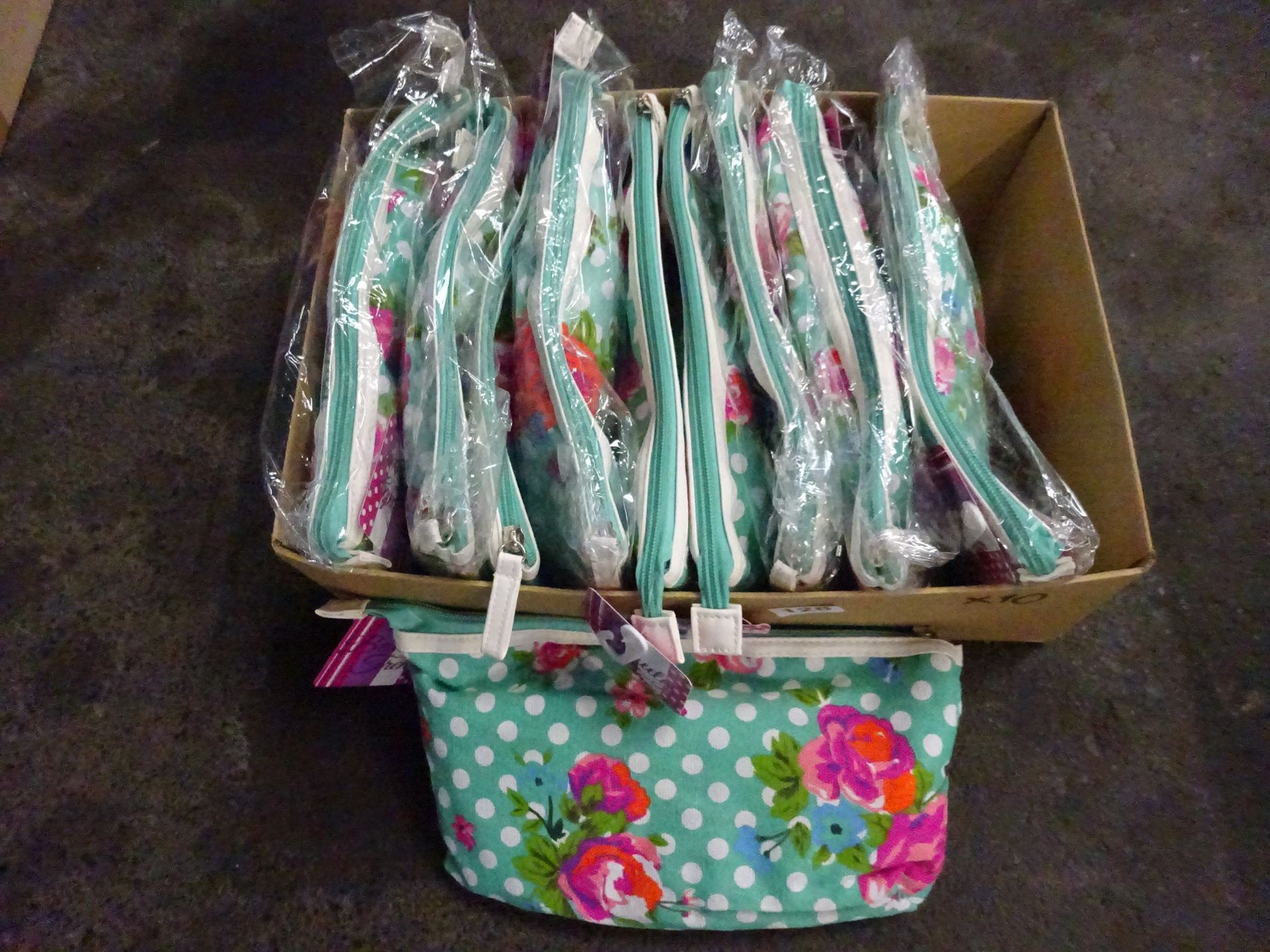 BOX OF 10 NEW GREEN FLORAL MAKE UP BAGS