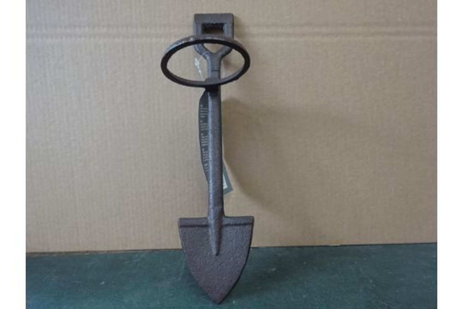 x2 Small Esshertscast iron spade pot holder