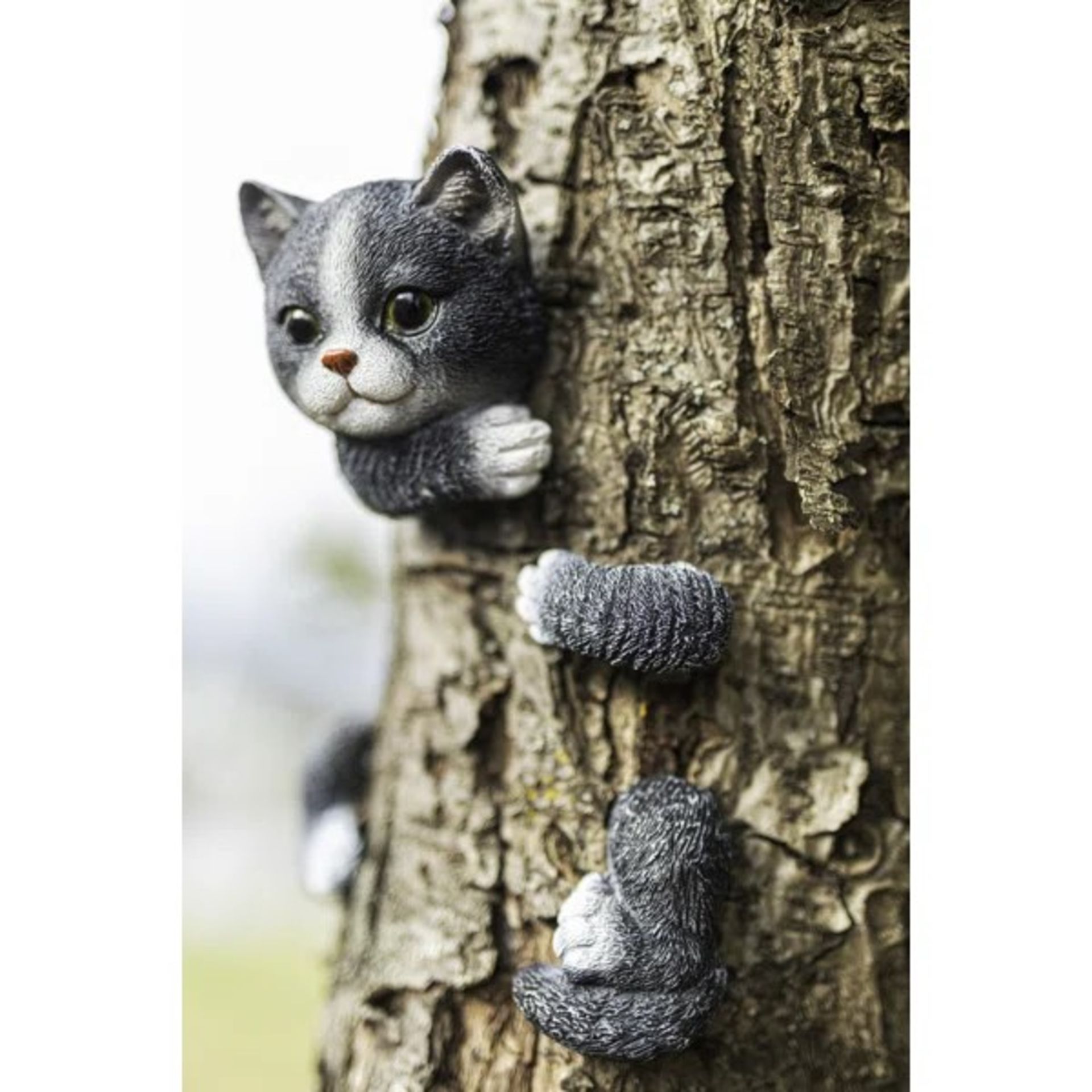 RRP £14.99 - Halloran Cat Garden Tree Peeker - his product is a large resin garden sculpture of an - Image 2 of 2