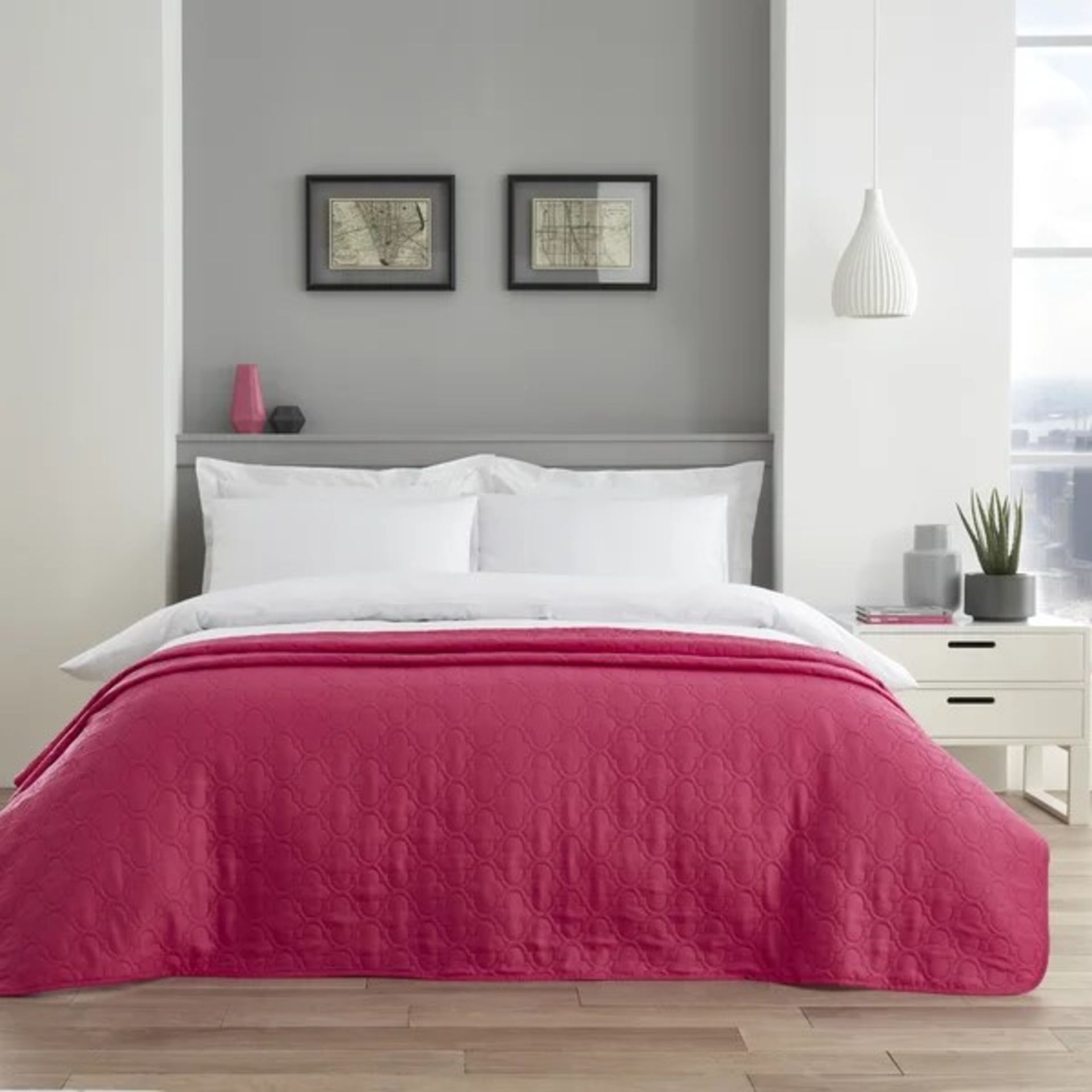 RRP £13.99 - Carlann Luxury Pin Sonic Bedspread - Pink