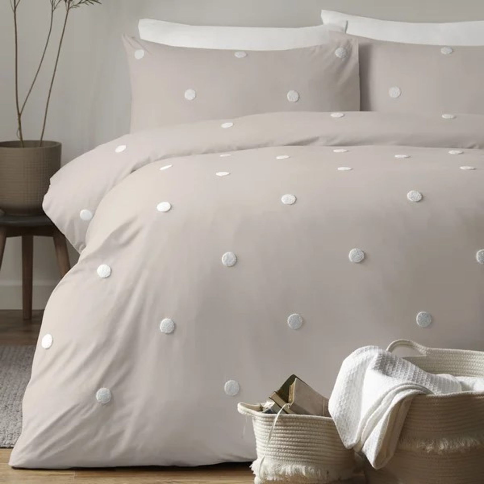 RRP £66.99 - Burks Duvet Cover Set - Colour: Linen/White Dots, Size: Double Duvet Cover + 2 Standard