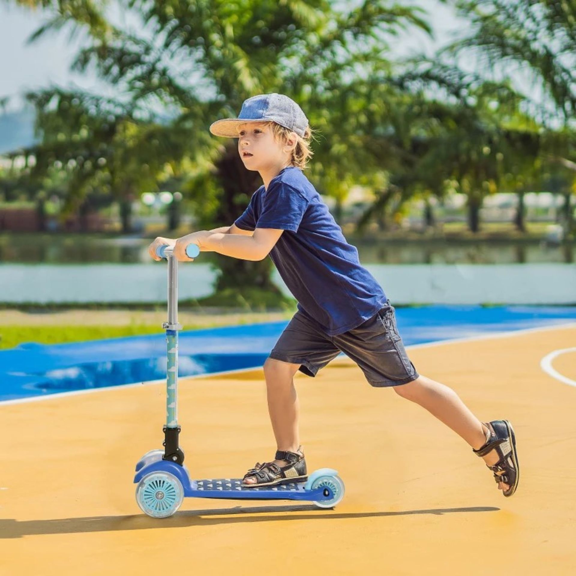 RRP £31.99 - Foldable Scooter for Kids with 3 Wheel Adjustable Height Flashing Wheels - Image 2 of 4