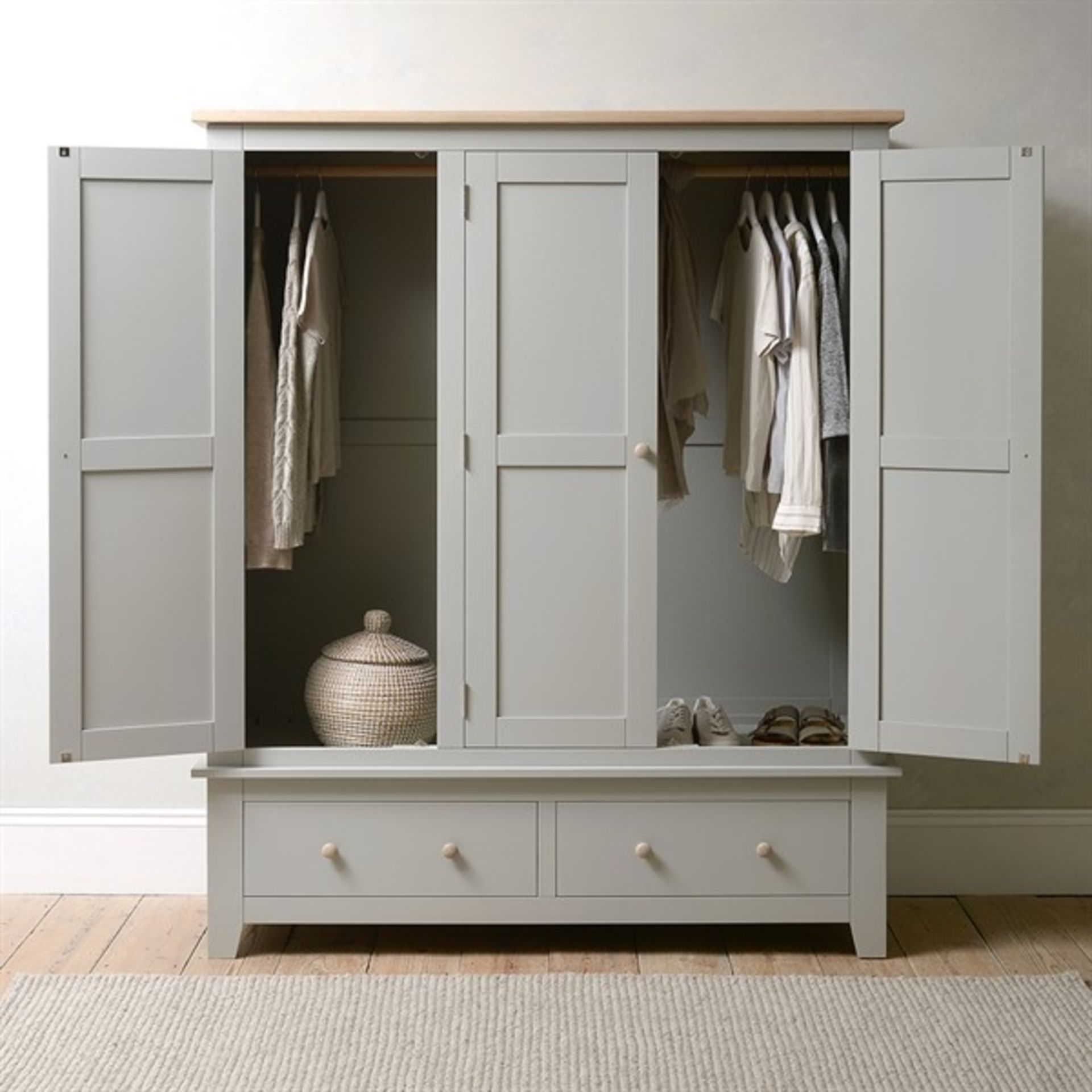 RRP £1255 - Cotswold Company Chester Dove Grey Triple Wardrobe (H) 193 x (W) 157 x (D) 58 cm - BOXES - Image 2 of 5