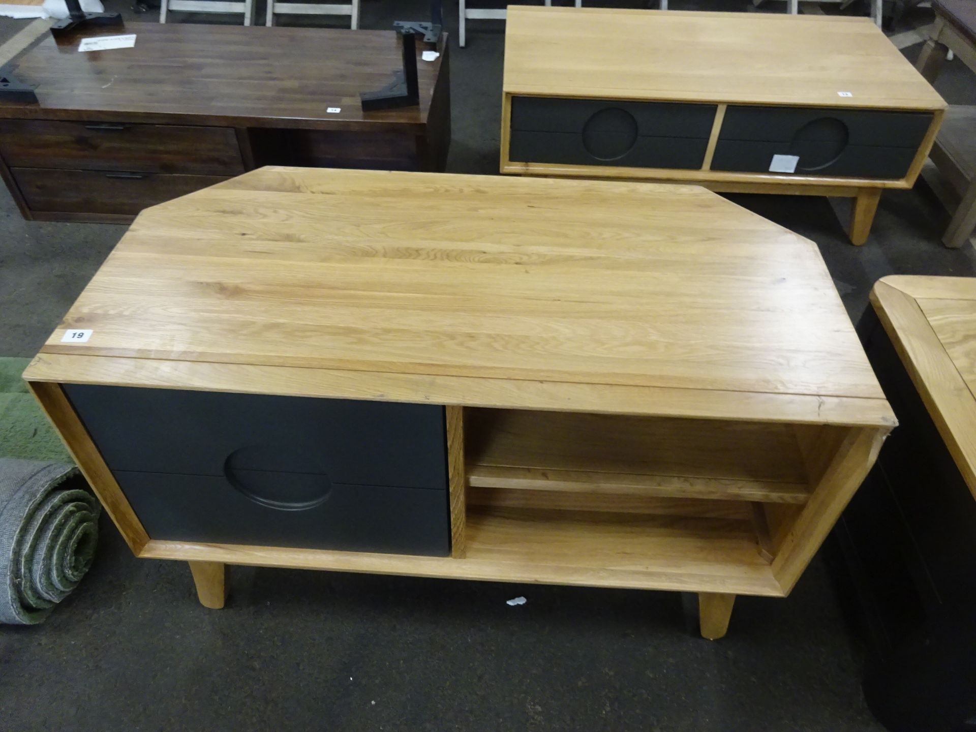 RRP £349.99 - Oak Furnitureland Natural Oak & Painted Corner TV Unit 110 X 60 X 50CM - COLLECTION - Image 3 of 5