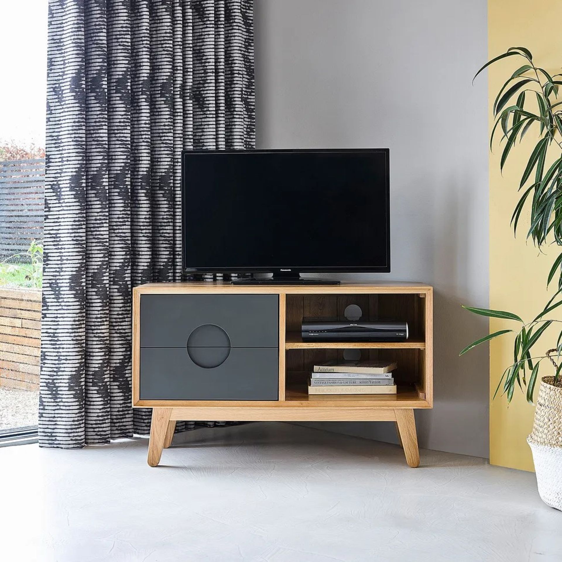 RRP £349.99 - Oak Furnitureland Natural Oak & Painted Corner TV Unit 110 X 60 X 50CM - COLLECTION