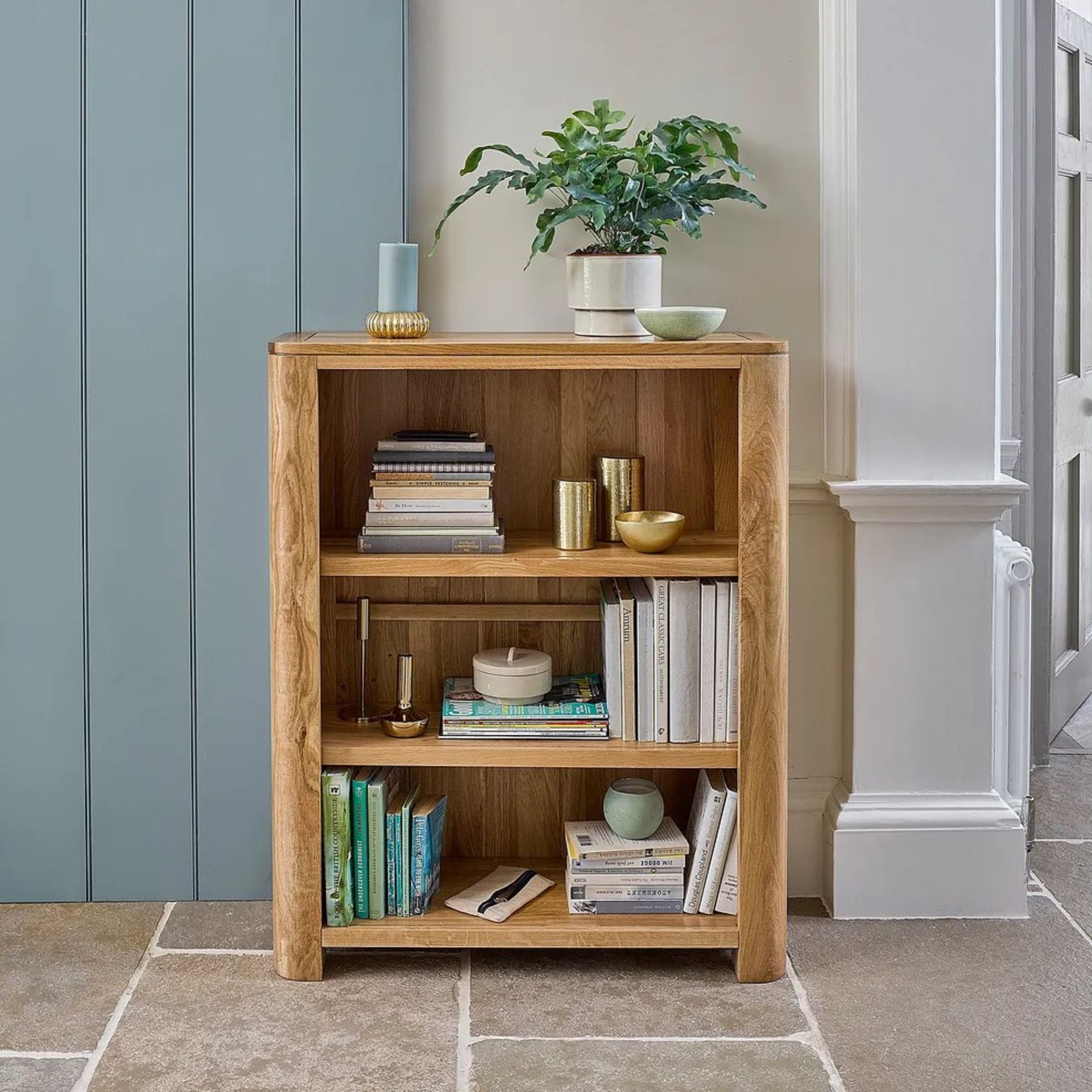 RRP £399.99 - OAK FURNITURELAND ROMSEY Natural Solid Oak Small Bookcase 89 X 109 X 39CM - MAY HAVE A