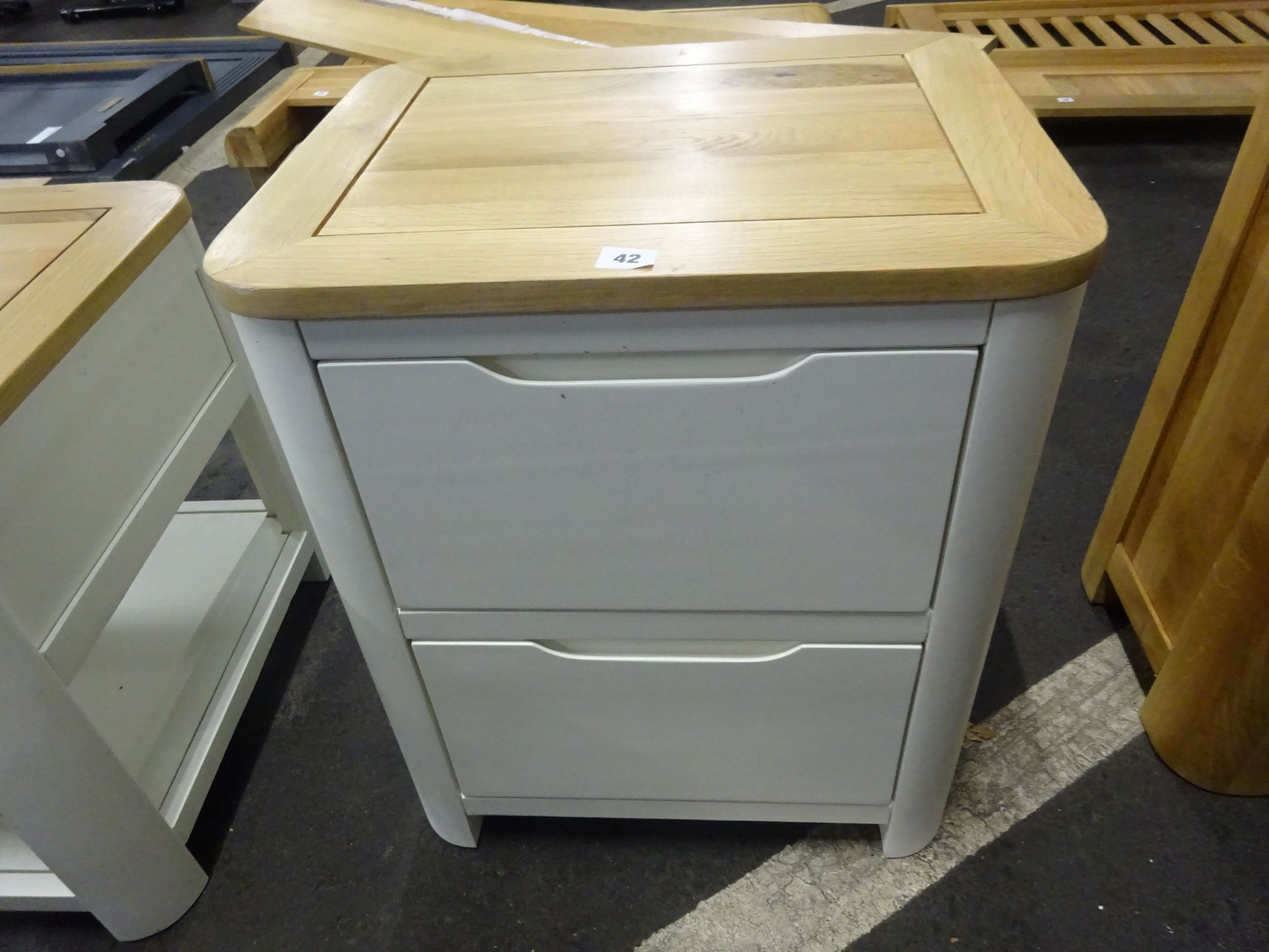 RRP £219.99 - OAK FURNITURELAND HOVE Natural Oak & Painted 2 Drawer Bedside Table 50 X 60 X 41CM - - Image 2 of 4