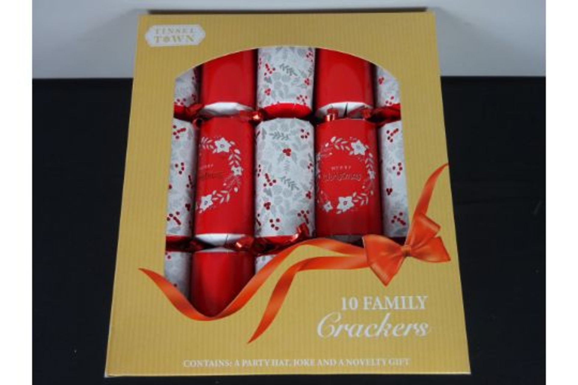 New 10 Red & White Family Crackers Contains A Party Hat, Joke & Novelty Gift