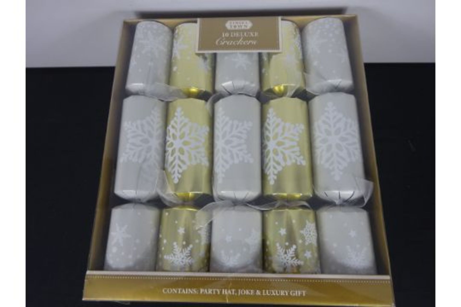 New 10 Deluxe Silver & Gold Snowflake Large Crackers - Includes A Party Hat, Joke and Luxury Gift