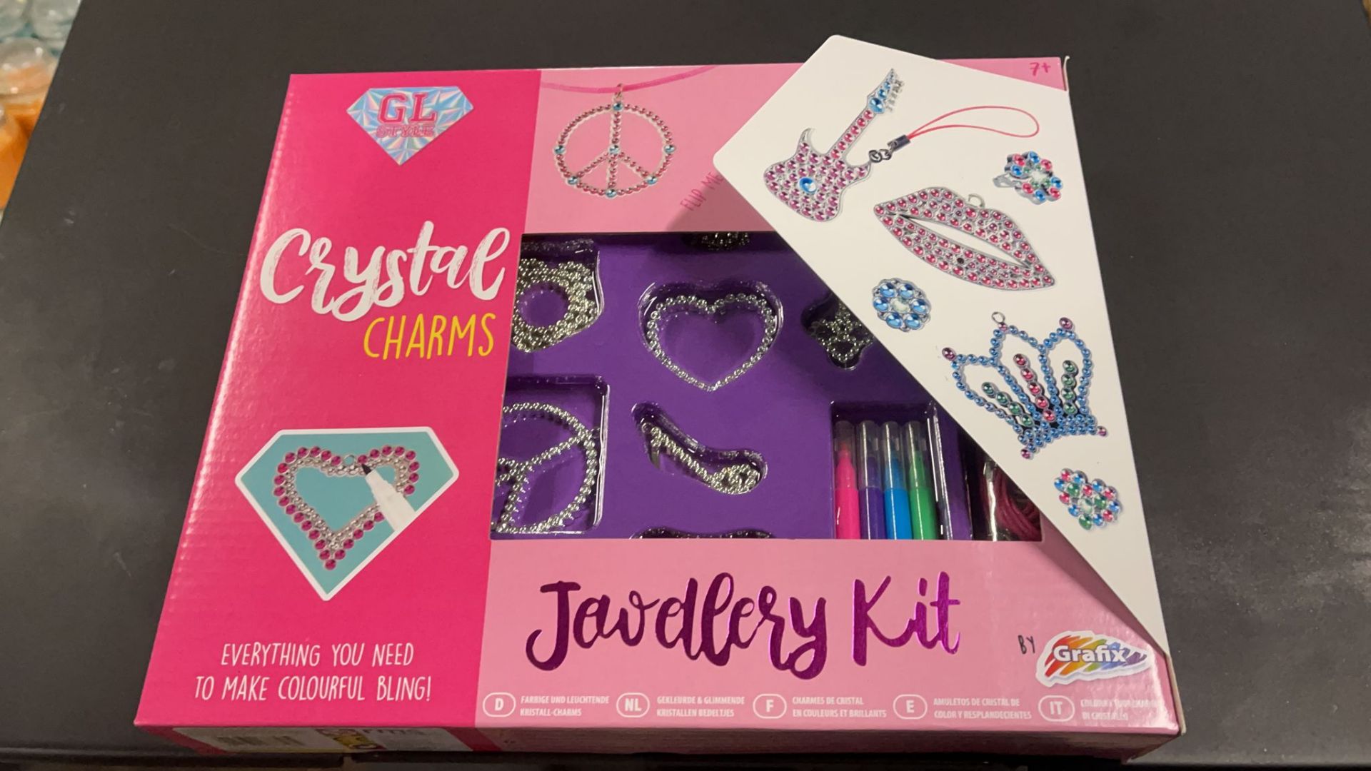 NEW GL STYLE CRYSTAL CHARMS JEWELLERY KIT