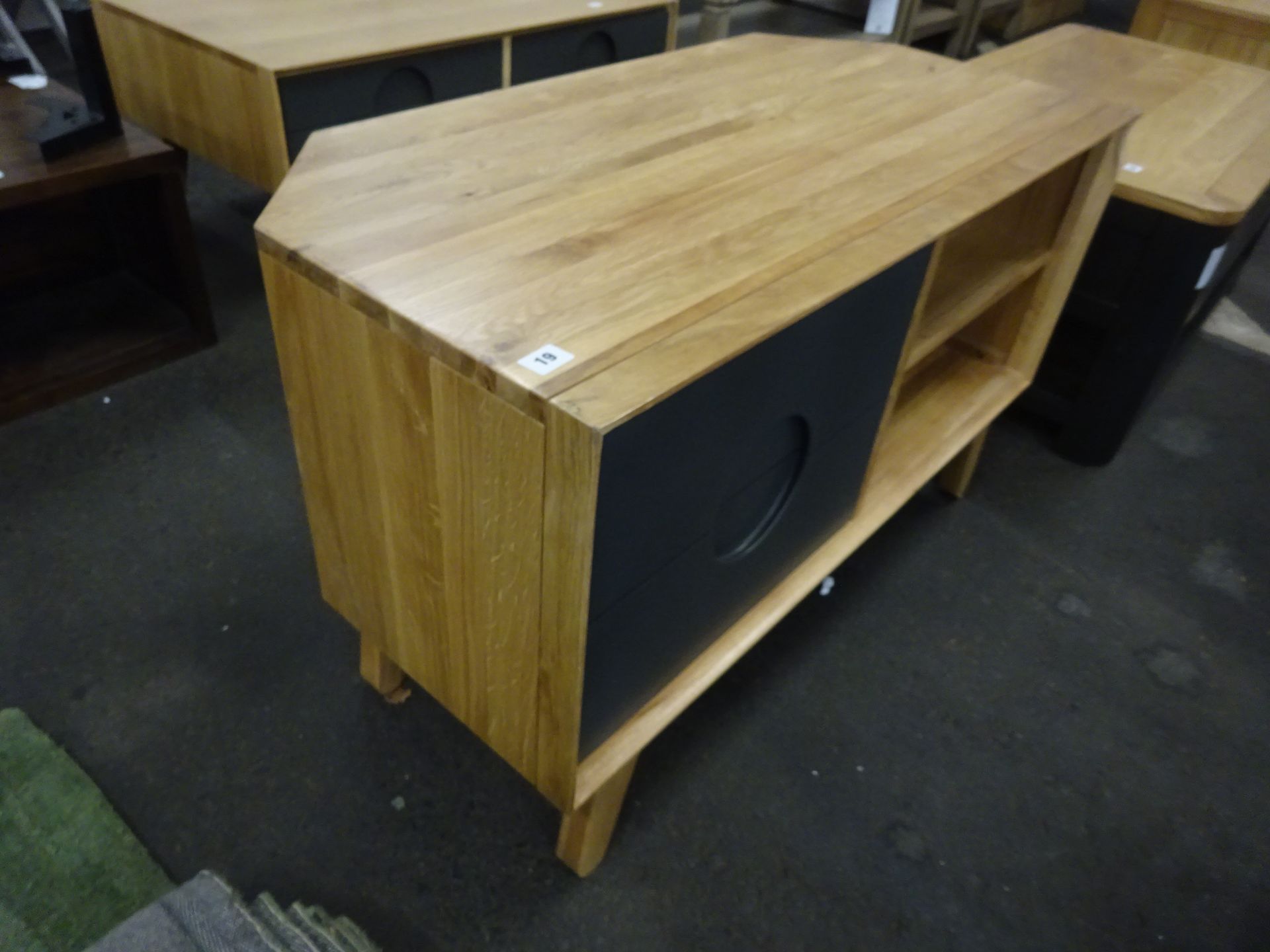 RRP £349.99 - Oak Furnitureland Natural Oak & Painted Corner TV Unit 110 X 60 X 50CM - COLLECTION - Image 5 of 5