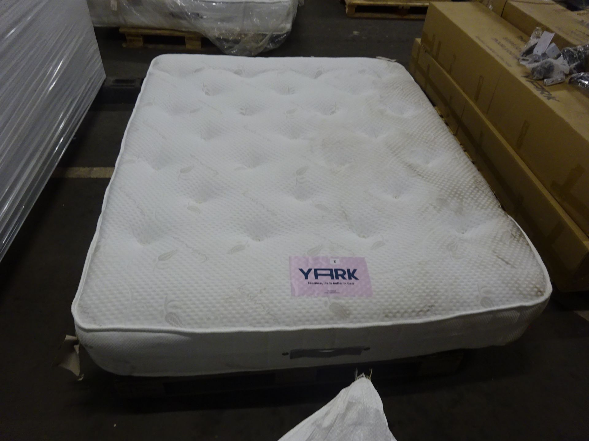 RRP £549 - 1000 pocket sprung King sized Mattress ( 5ft)The 30cm deep mattress contains layers of - Image 2 of 2