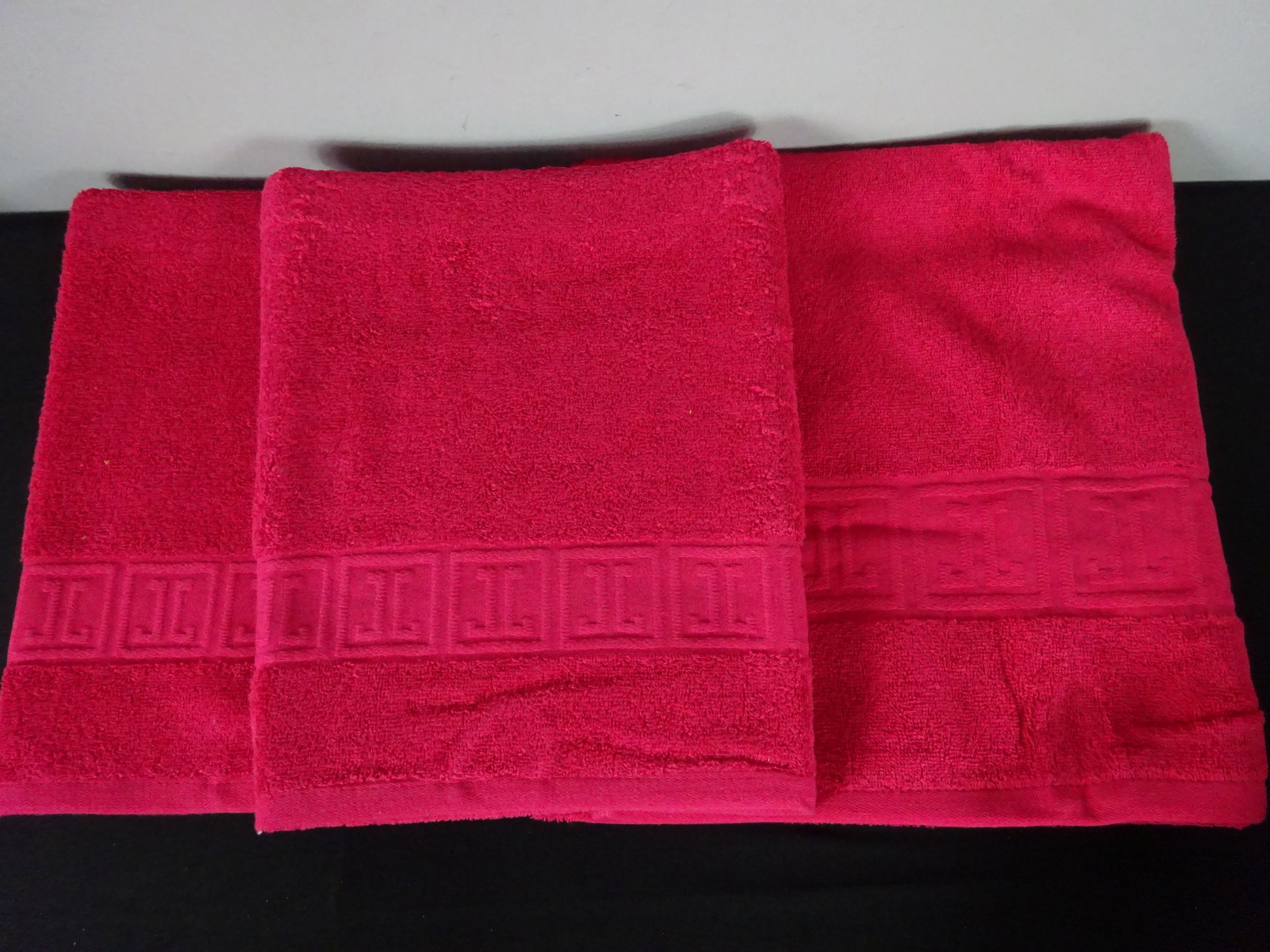 New 100% Cotton 70 x 140cm Bath Towel & Two 50 x 100cm Hand Towels