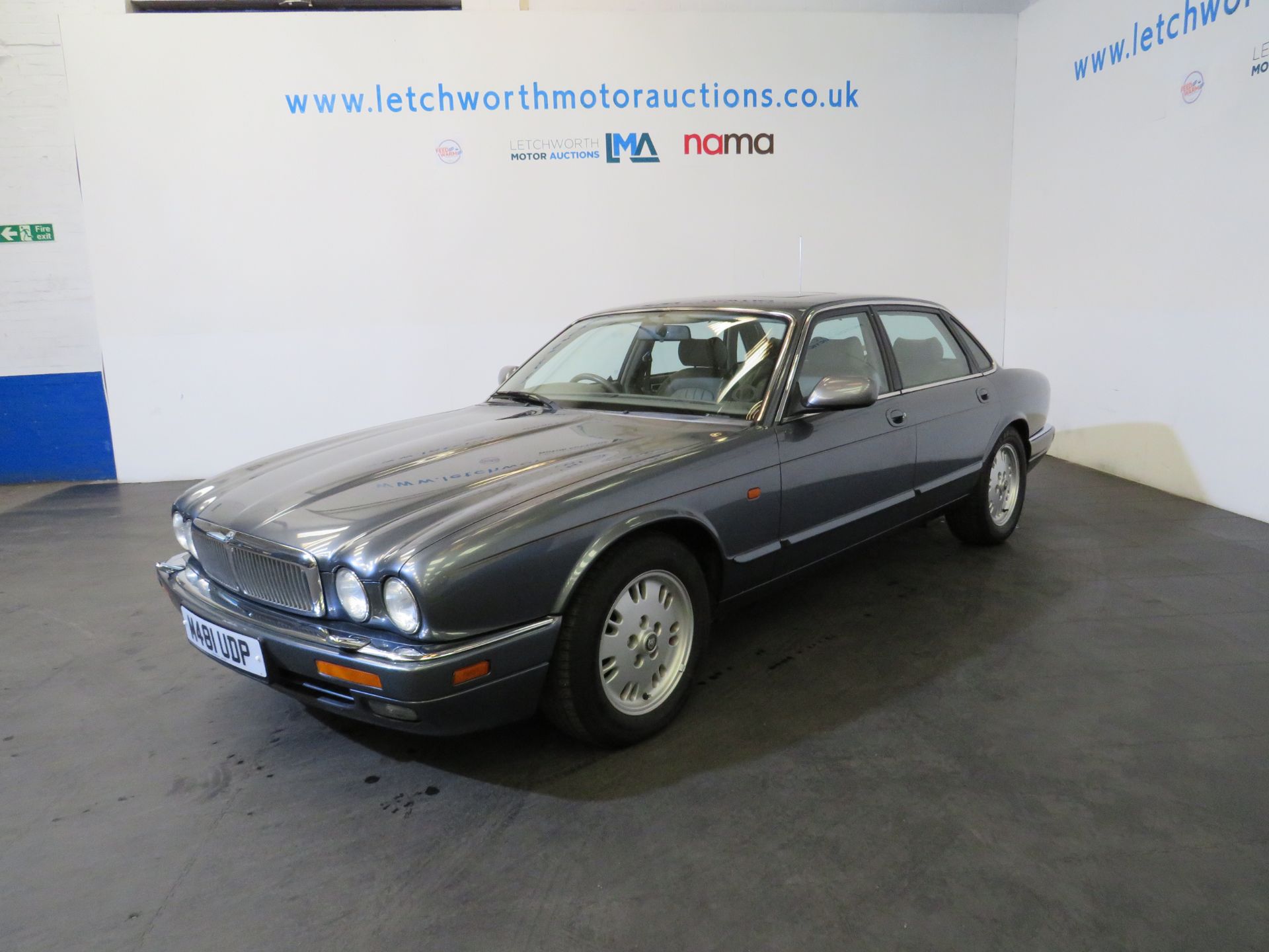 19994 Jaguar XJ6 Auto - 3239cc - Image 3 of 15