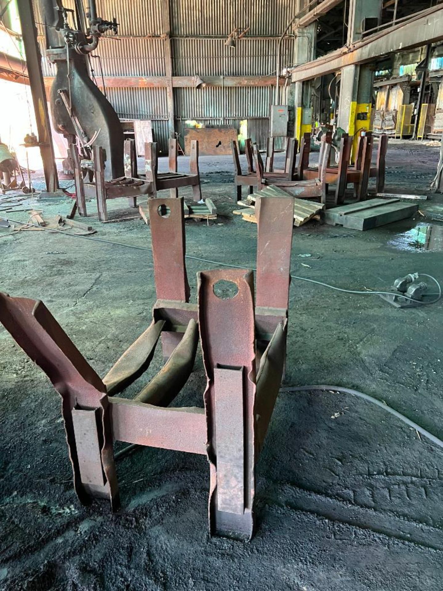 8 Steel Stands - Image 2 of 2