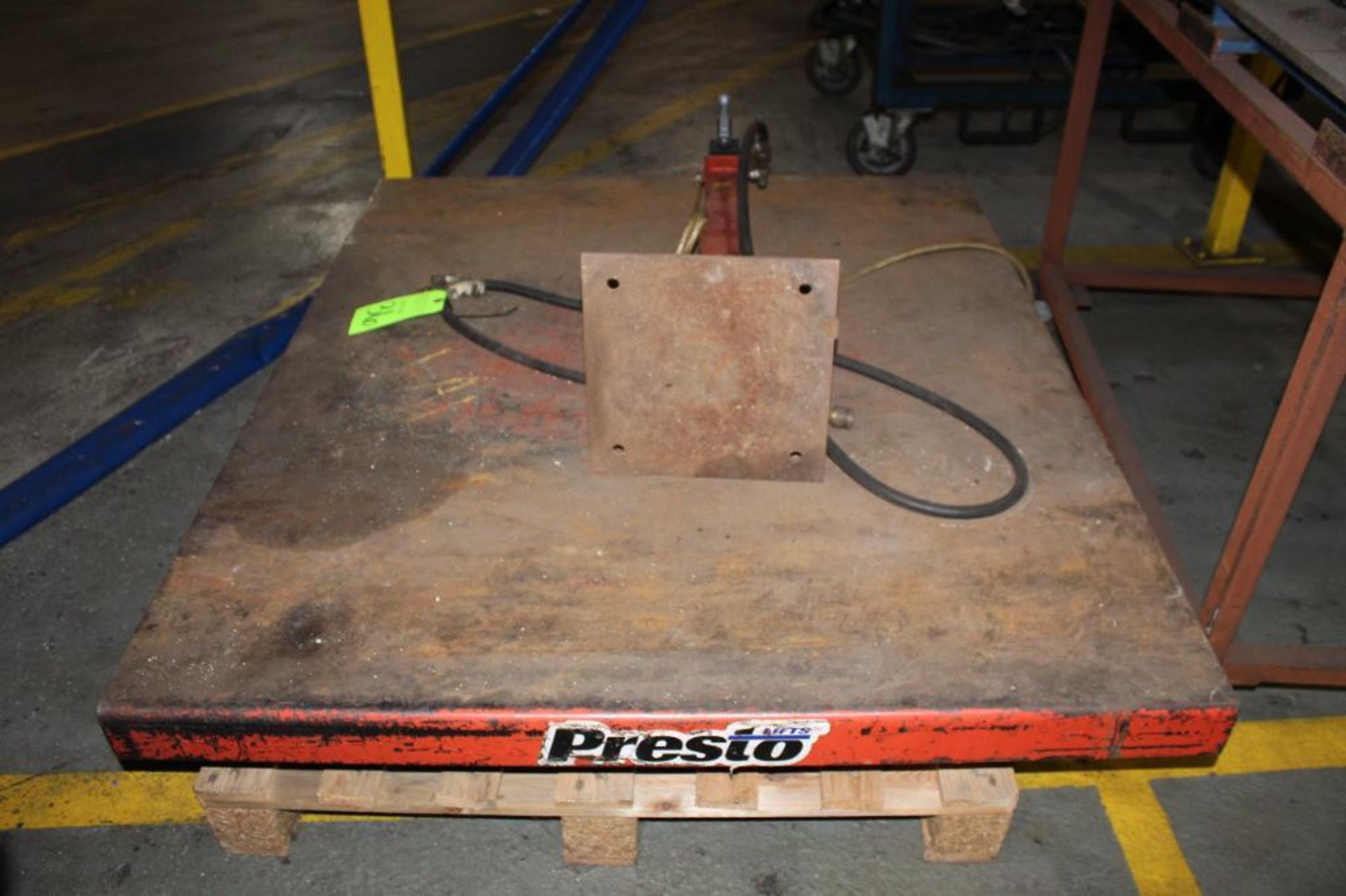 Presto 2,000 Capacity Lift Table with Control - Image 3 of 3