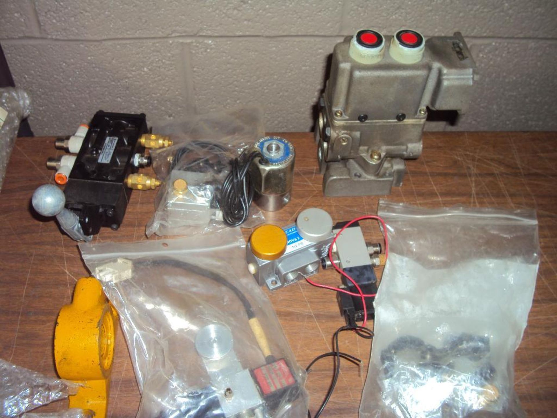 Assorted Pneumatic Components - Image 8 of 8