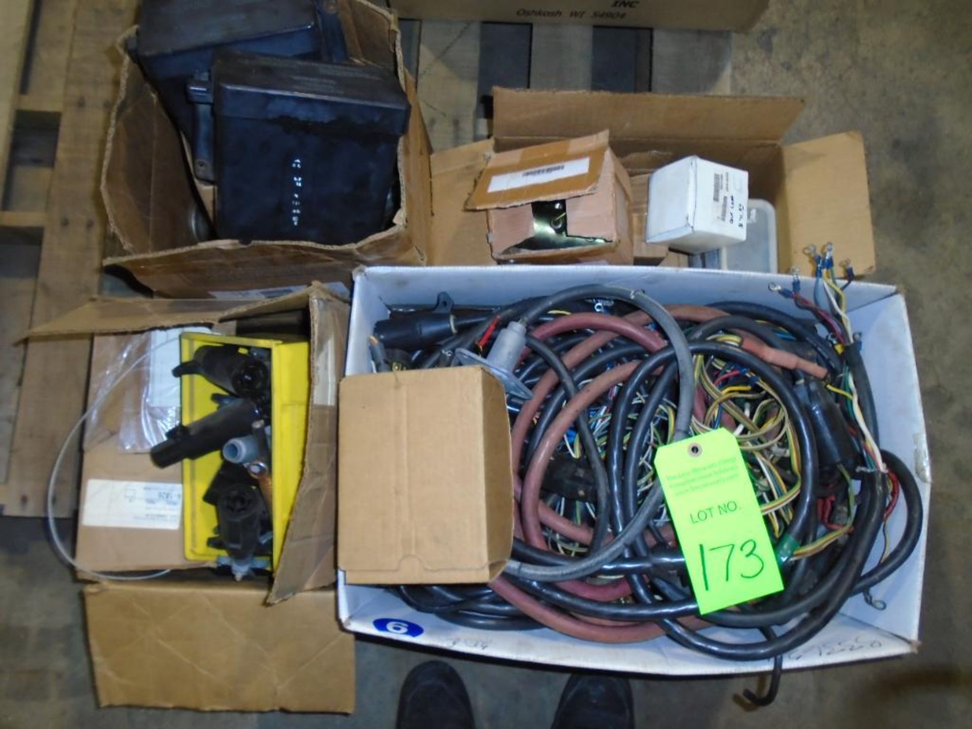 Lot of Wiring and Connectors - Image 2 of 5
