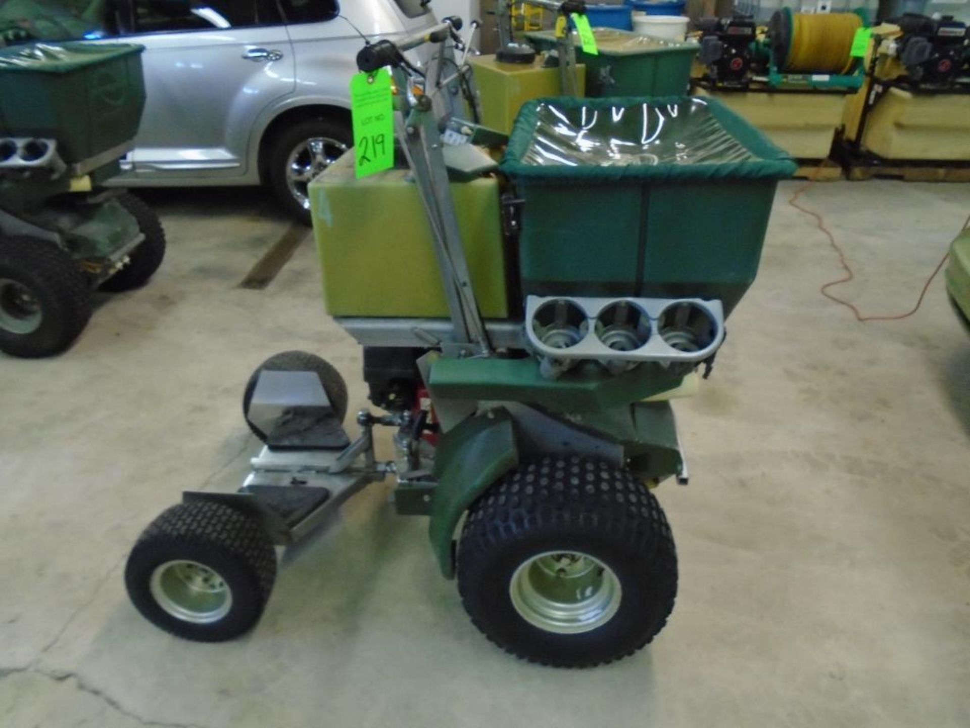 PermaGreenRide-On MAGNUM Spreader/Sprayer - Image 3 of 6