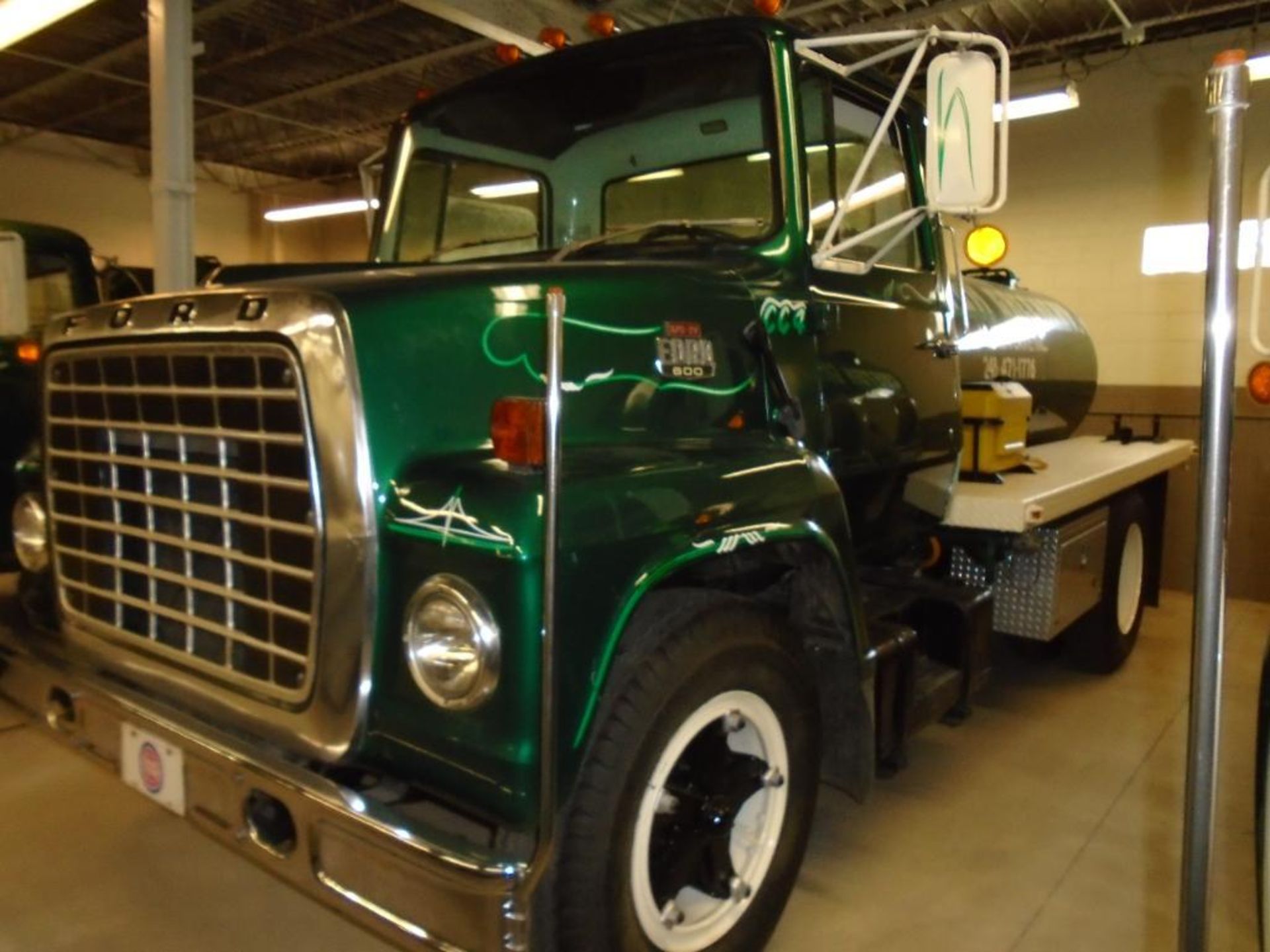 1980 Ford 600 370-2v with Stainless Steel 1000 Gal Tank - Image 3 of 17