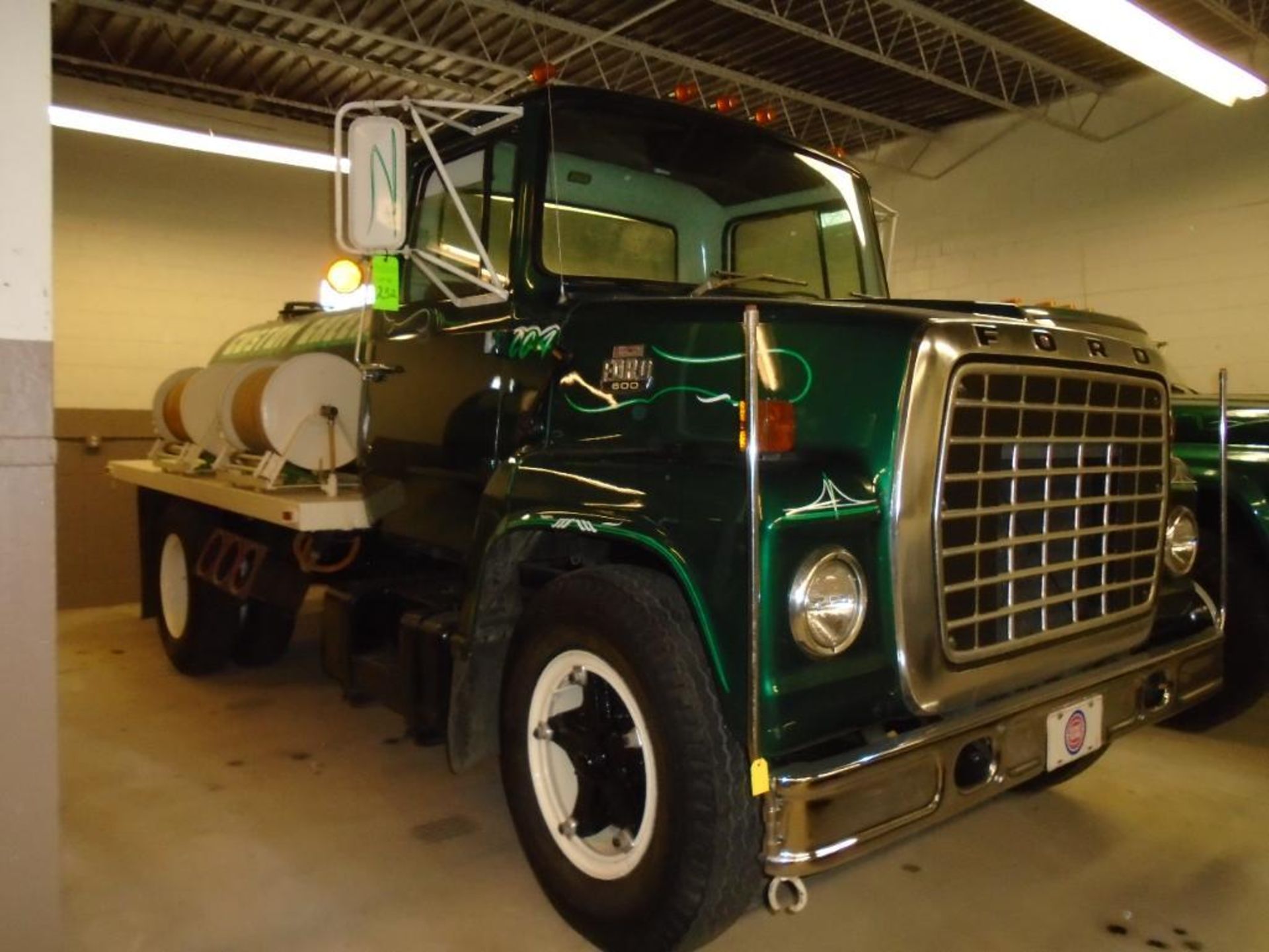 1980 Ford 600 370-2v with Stainless Steel 1000 Gal Tank