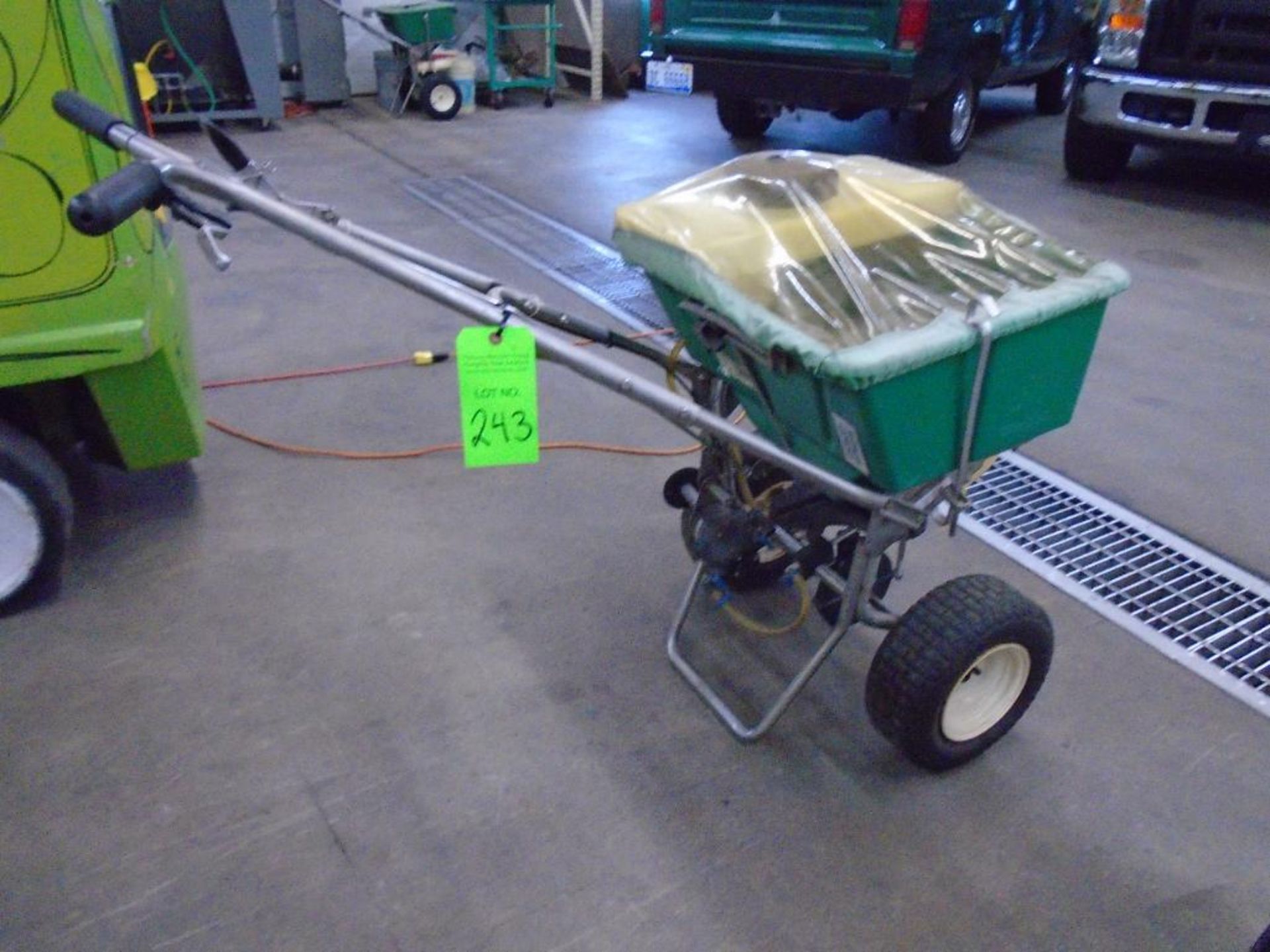 Lesco Spreader 80lb Capacity