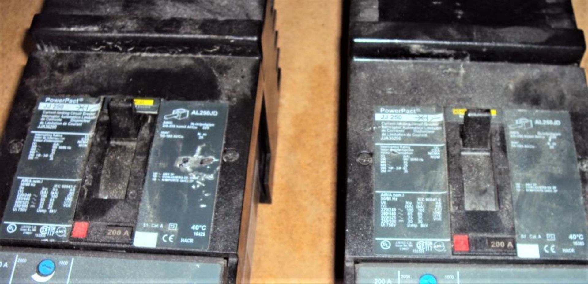 (2) Square D JJ250 & (1) LG400 PowerPact Circuit Breakers - Image 2 of 4