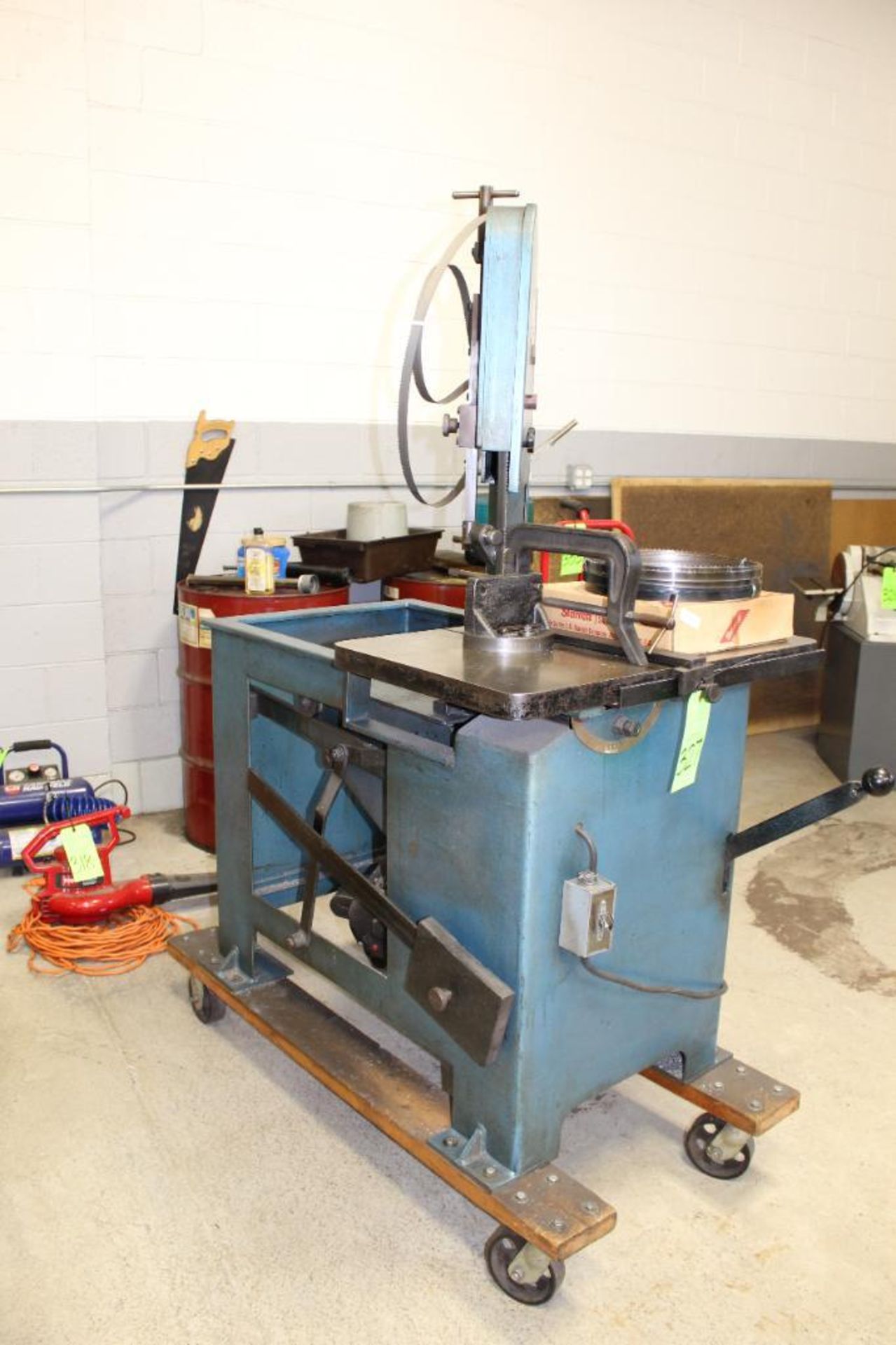Verticut Model 114-A Vertical Band Saw on rolling base - Image 2 of 6