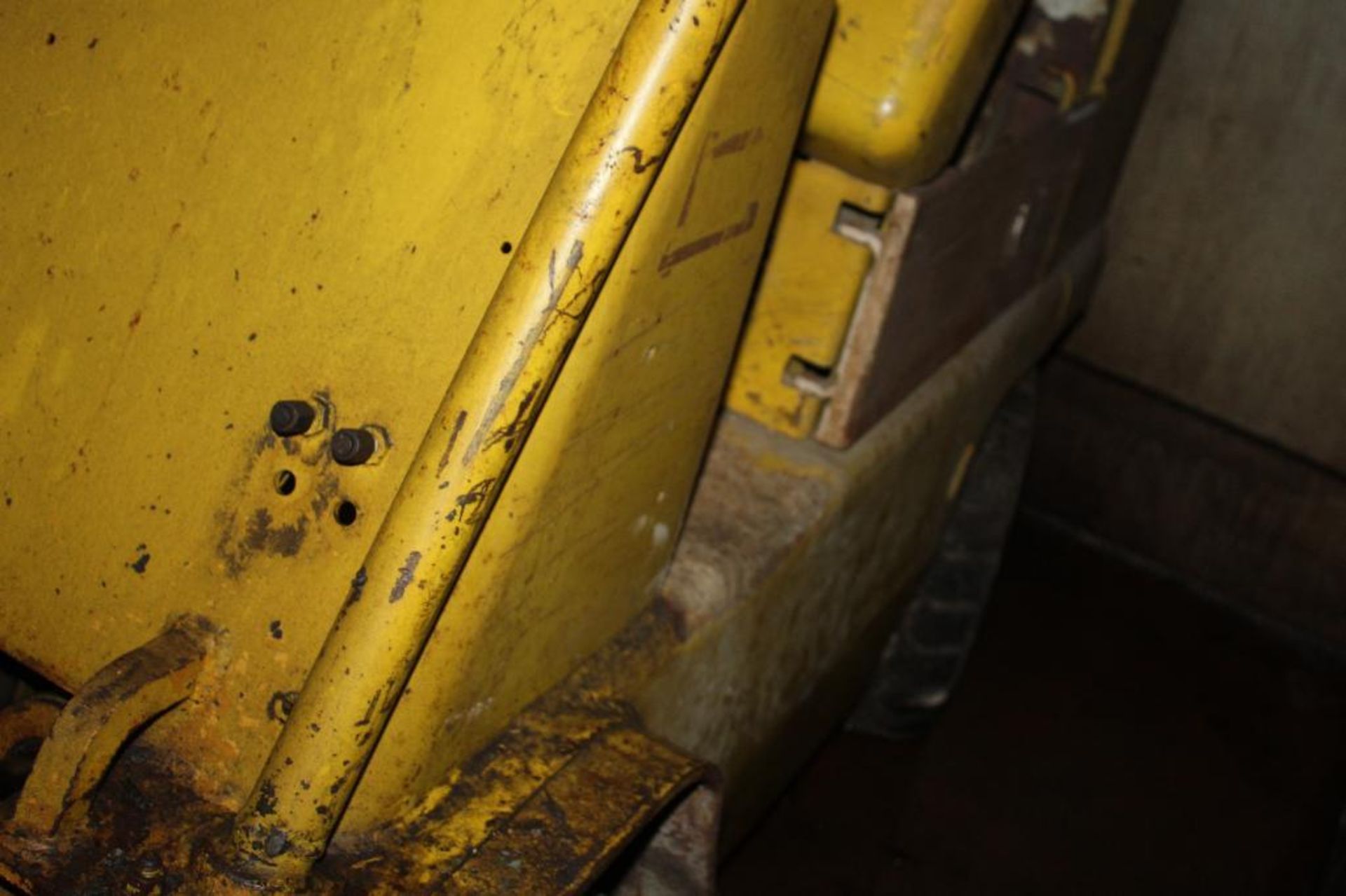 Caterpillar Tow Motor Forklift - Runs but has hydraulic issues and overheats - Image 16 of 16