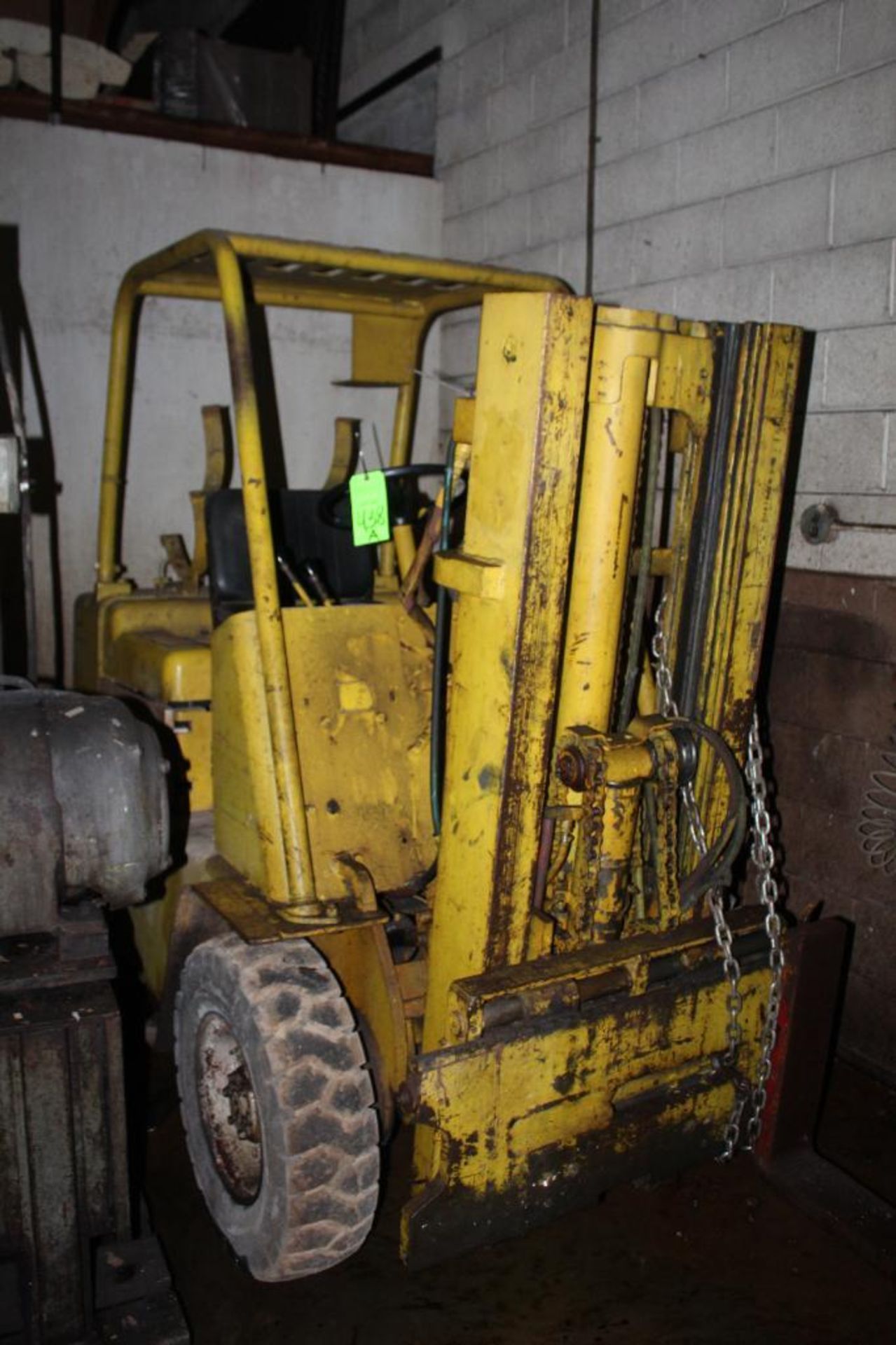 Caterpillar Tow Motor Forklift - Runs but has hydraulic issues and overheats