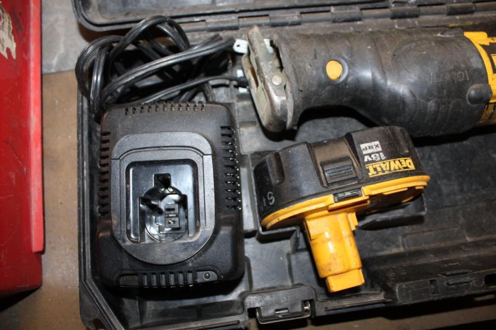 Dewalt 18v Sawzall with 1 Charger and 2 Batteries - Image 3 of 3