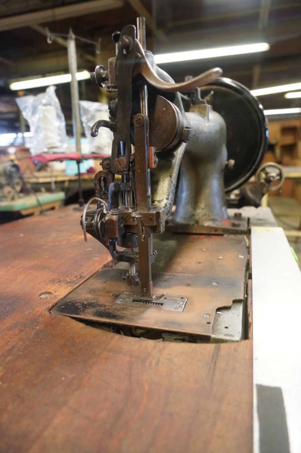 Singer 7-34 Sewing Machine - Image 5 of 6