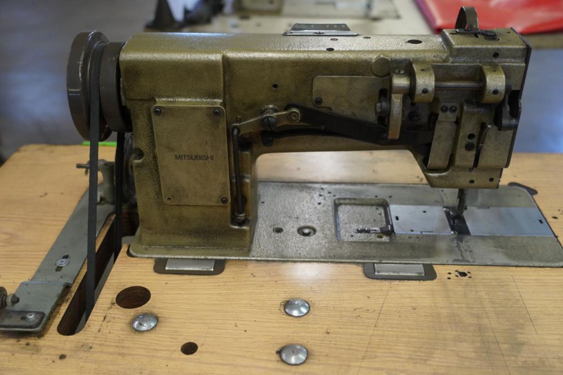 Mitsubishi LU-400 Sewing Machine - Image 3 of 6