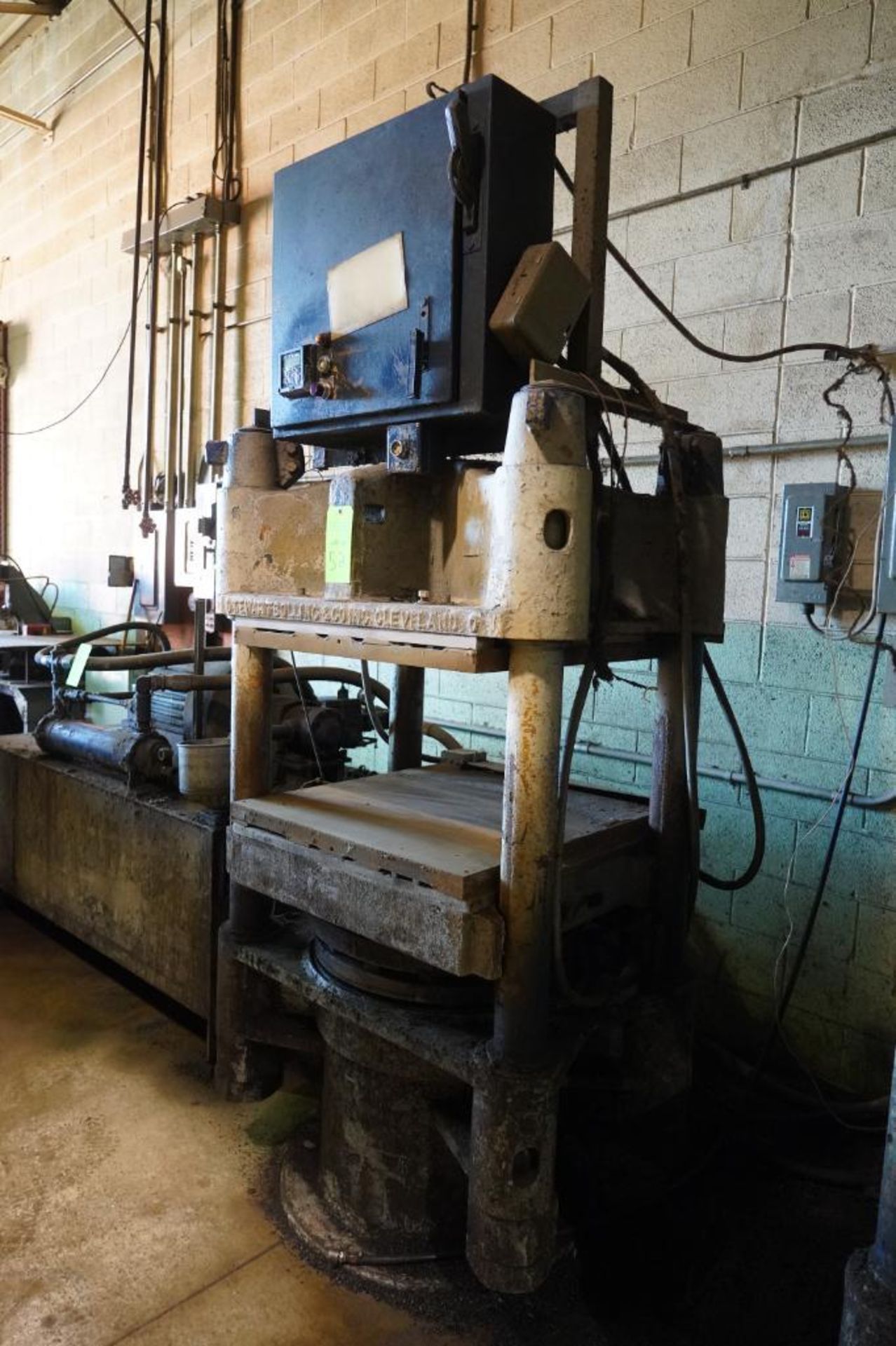 Stewart Bolling Hot Rubber Molding Press - Image 4 of 6