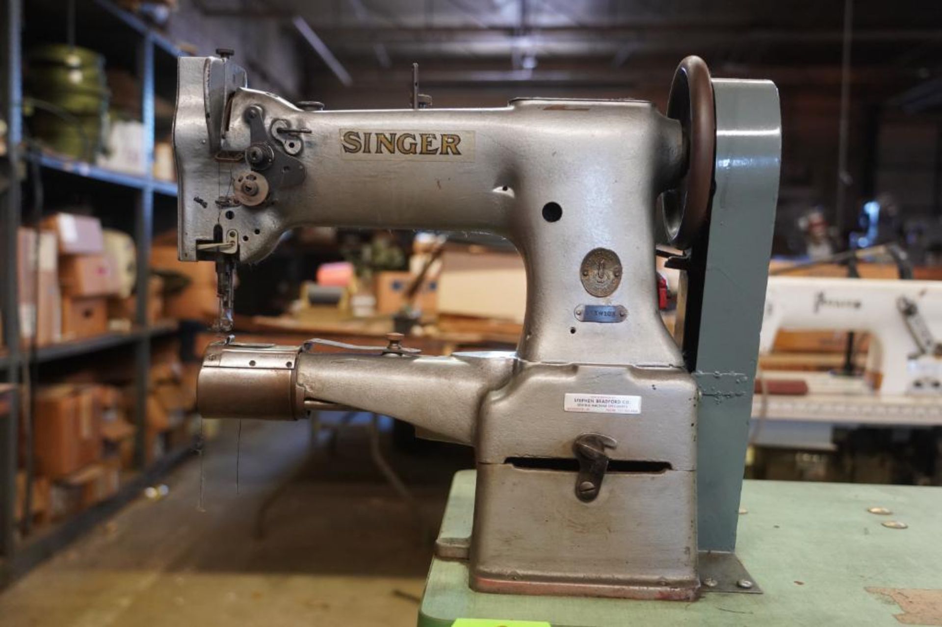 Singer Sewing Machine - Image 2 of 7