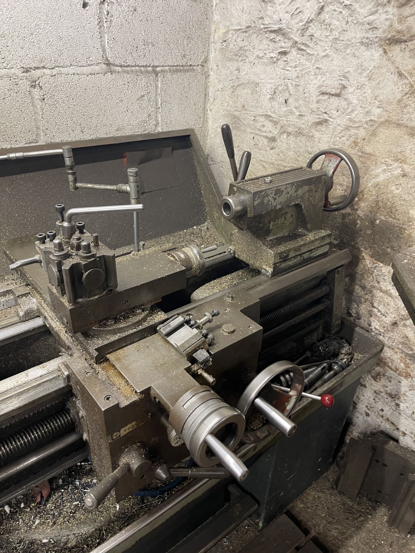 Colchester Triumph 2000 GAP BED LATHE, taper turning, 3 and 4 jaw chucks, approx 1250mm bc, serial - Image 4 of 5