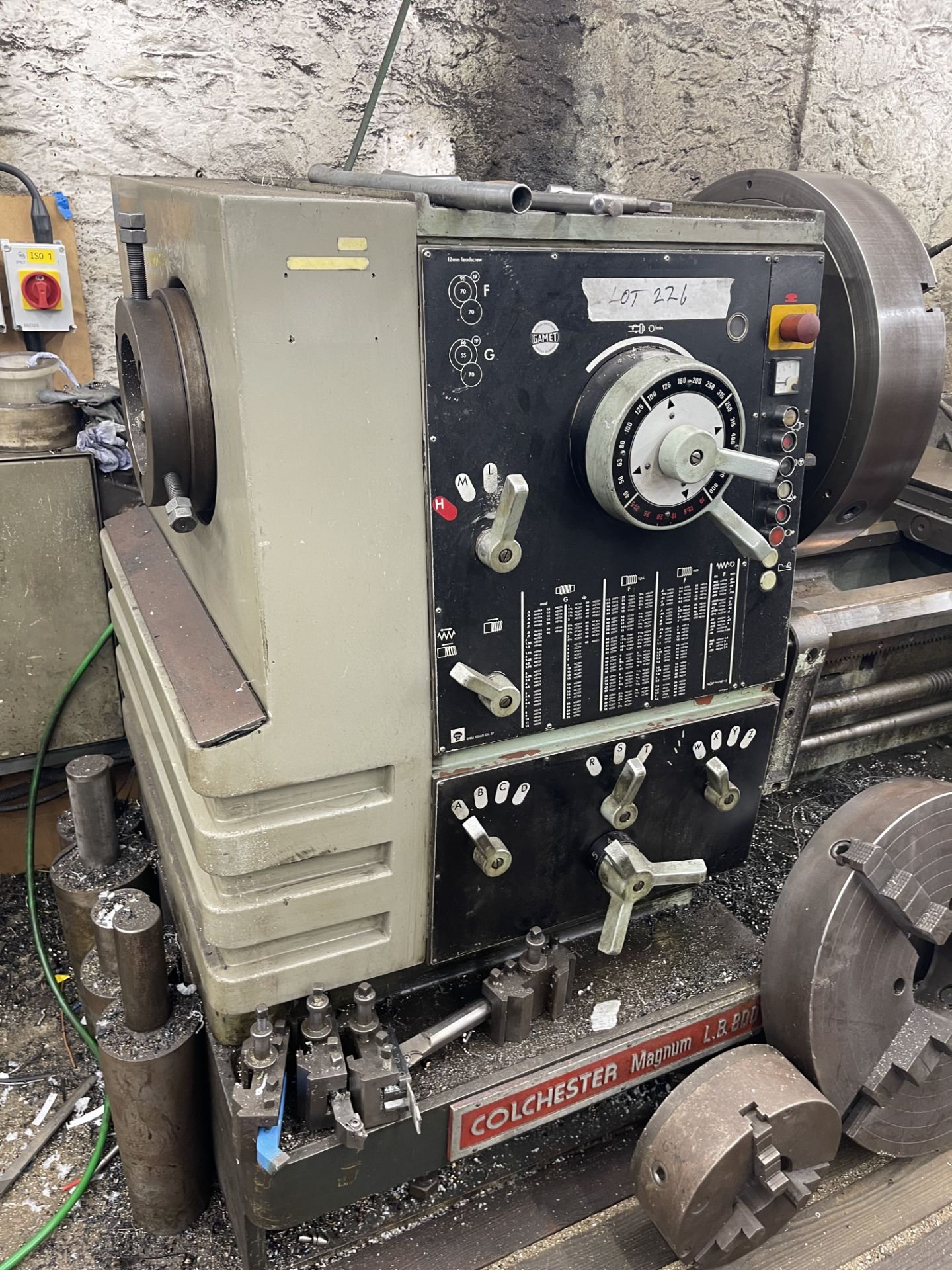 Colchester Magnum LB800 GAP BED LATHE, speds 10/800rpm, taper turning, 3 and 4 jaw chucks, 2 - Image 5 of 7