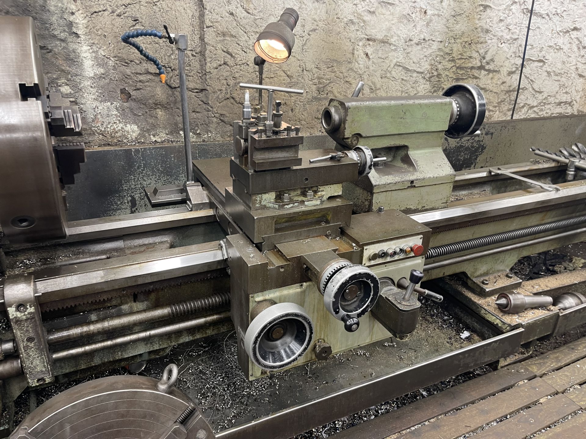 Colchester Magnum LB800 GAP BED LATHE, speds 10/800rpm, taper turning, 3 and 4 jaw chucks, 2 - Image 2 of 7